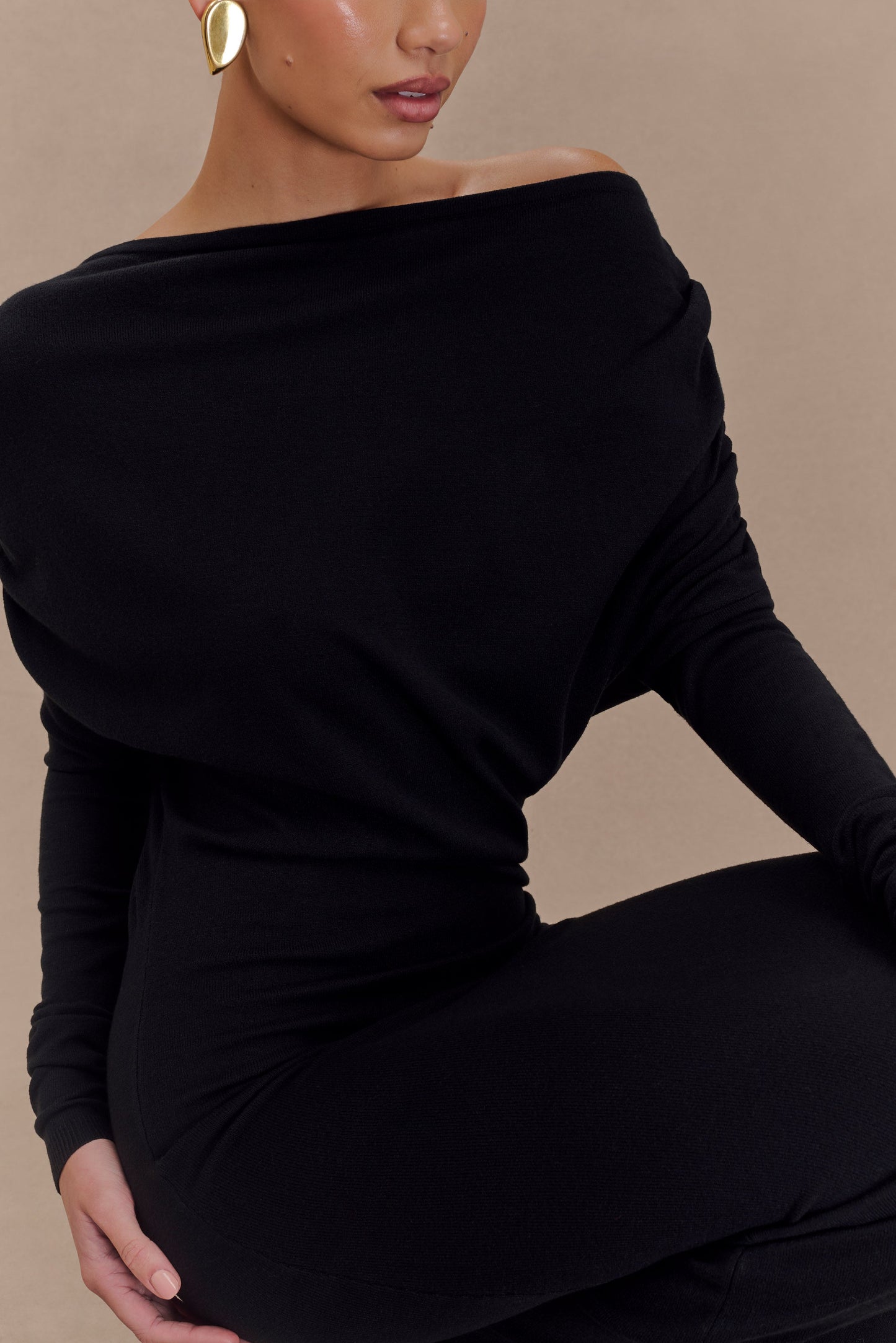 Robe mi-longue en tricot à col montant Jessie - Noir