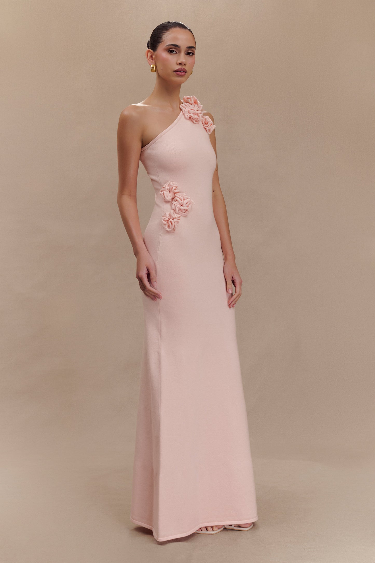 Robe Maxi Tricotée à Une Épaule Paloma avec Fleurs - Rose Poussière