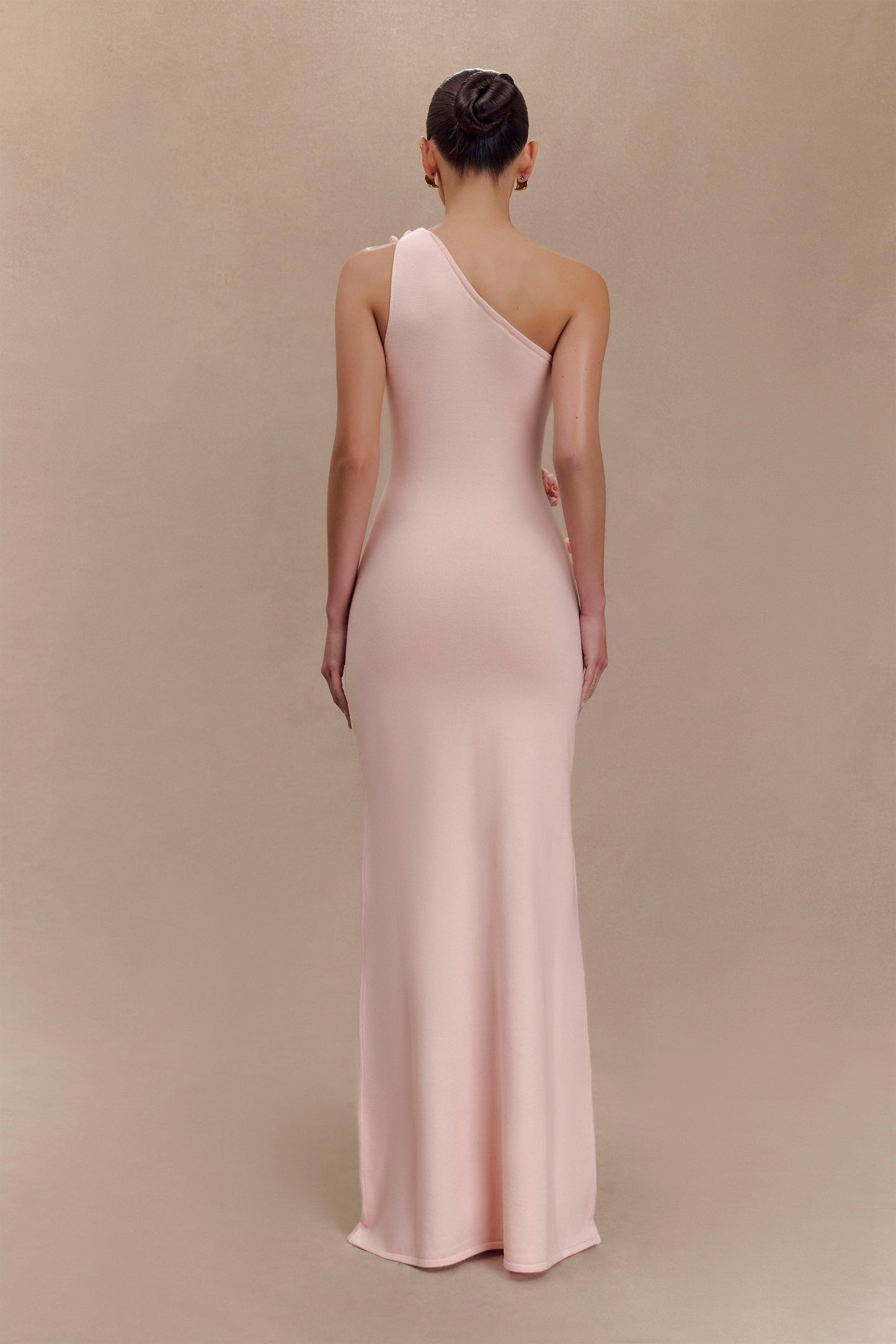 Robe Maxi Tricotée à Une Épaule Paloma avec Fleurs - Rose Poussière