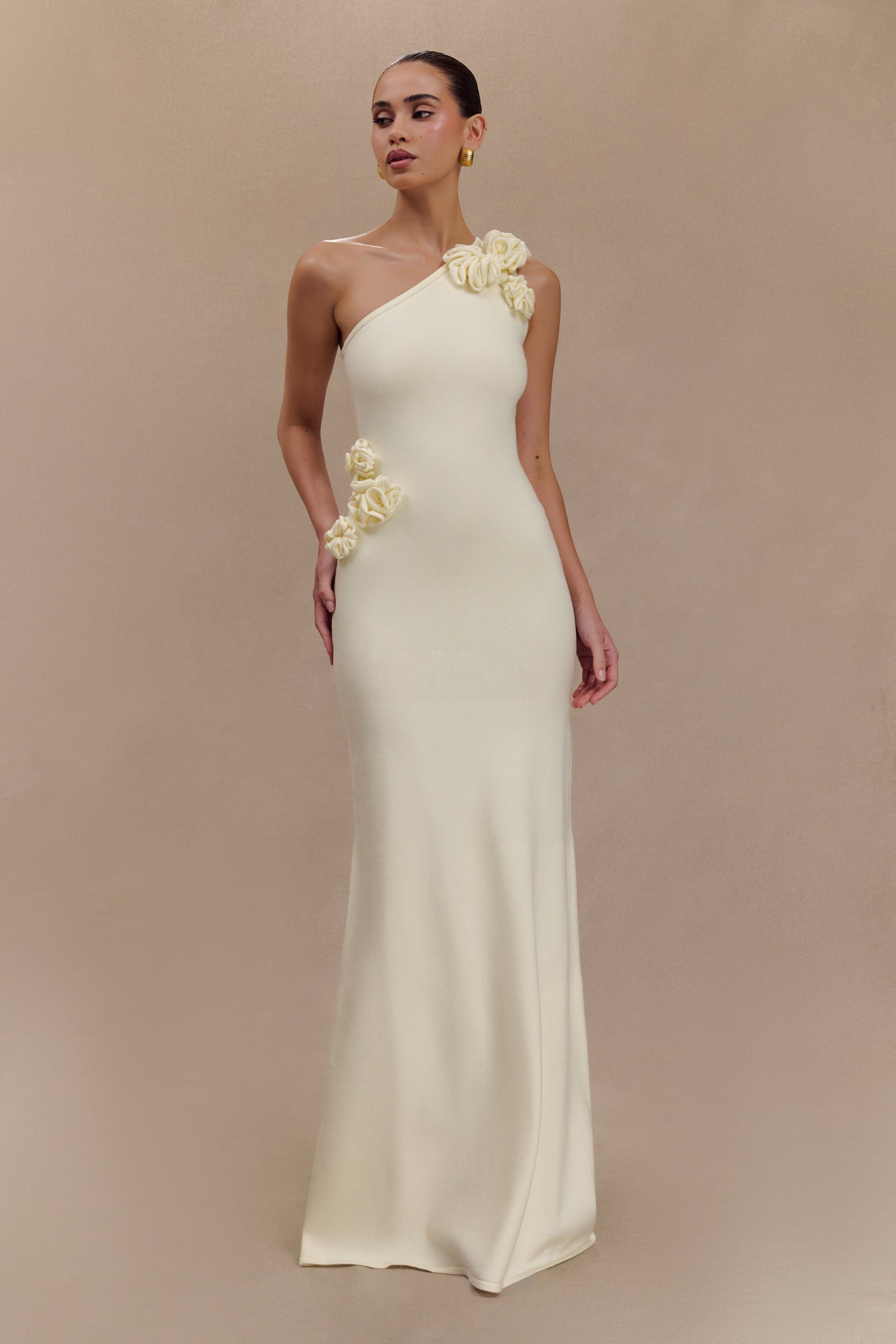 Robe Maxi Tricotée à Une Épaule Paloma avec Fleurs - Ivoire