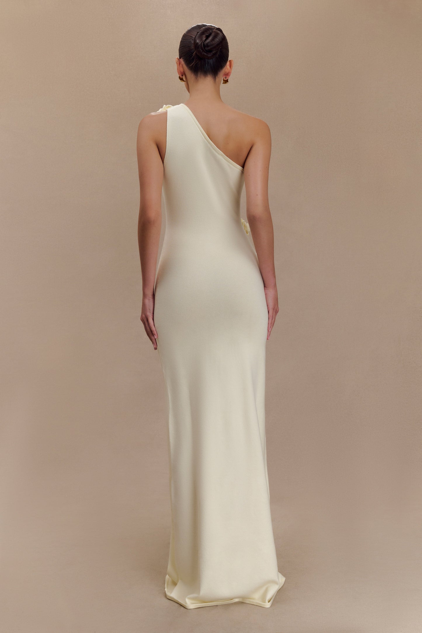 Robe Maxi Tricotée à Une Épaule Paloma avec Fleurs - Ivoire