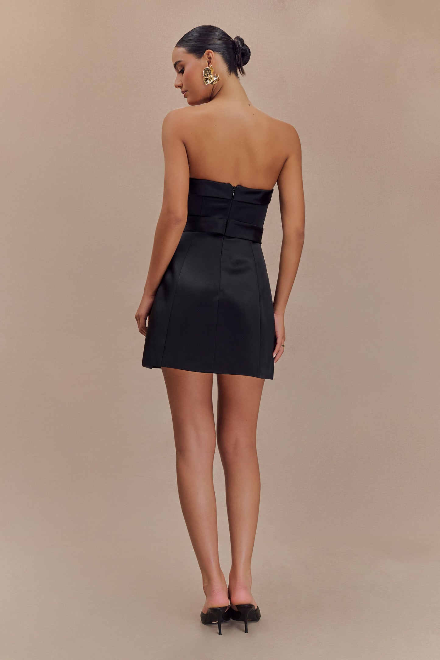 Mini-robe trapue en satin sans bretelles avec nœud - Noir