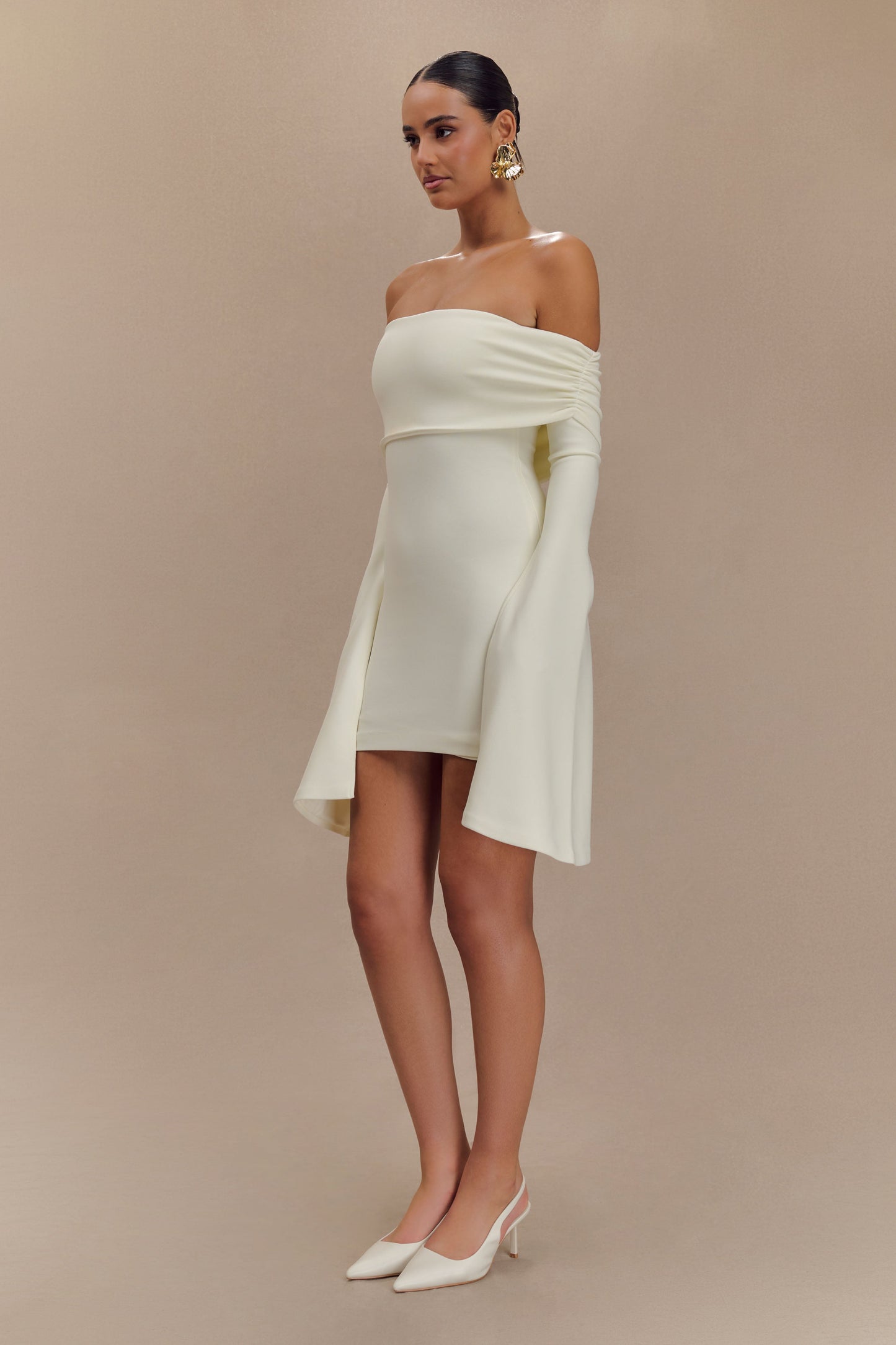 Mini-robe Dominique à manches longues et épaules dénudées - Ivoire