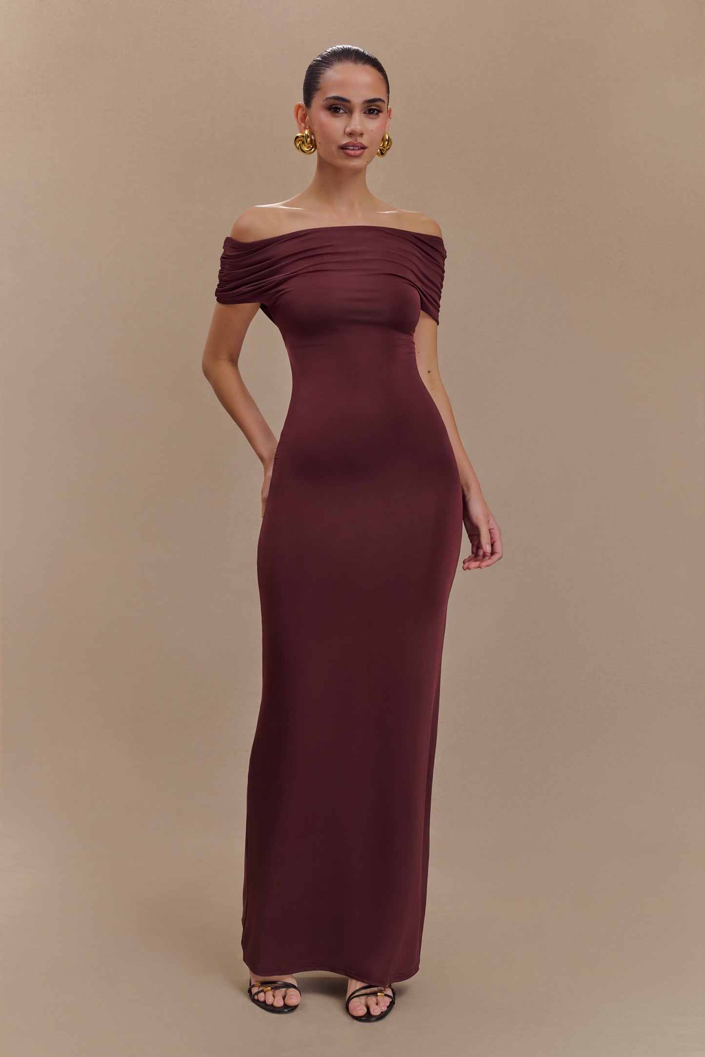 Imogen Robe Maxi Épaules Découvertes et Défluente - Brun-Rouge
