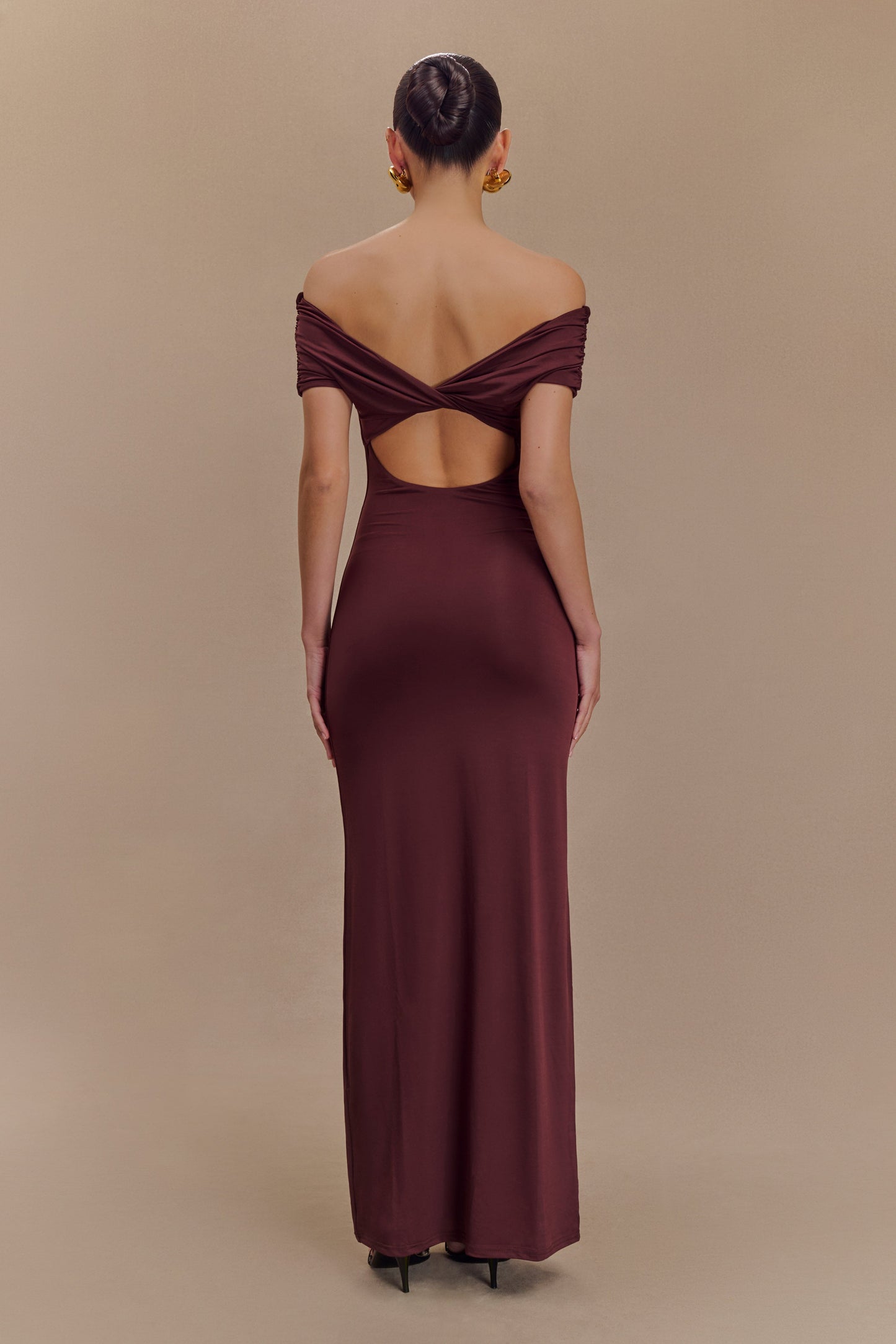 Imogen Robe Maxi Épaules Découvertes et Défluente - Brun-Rouge