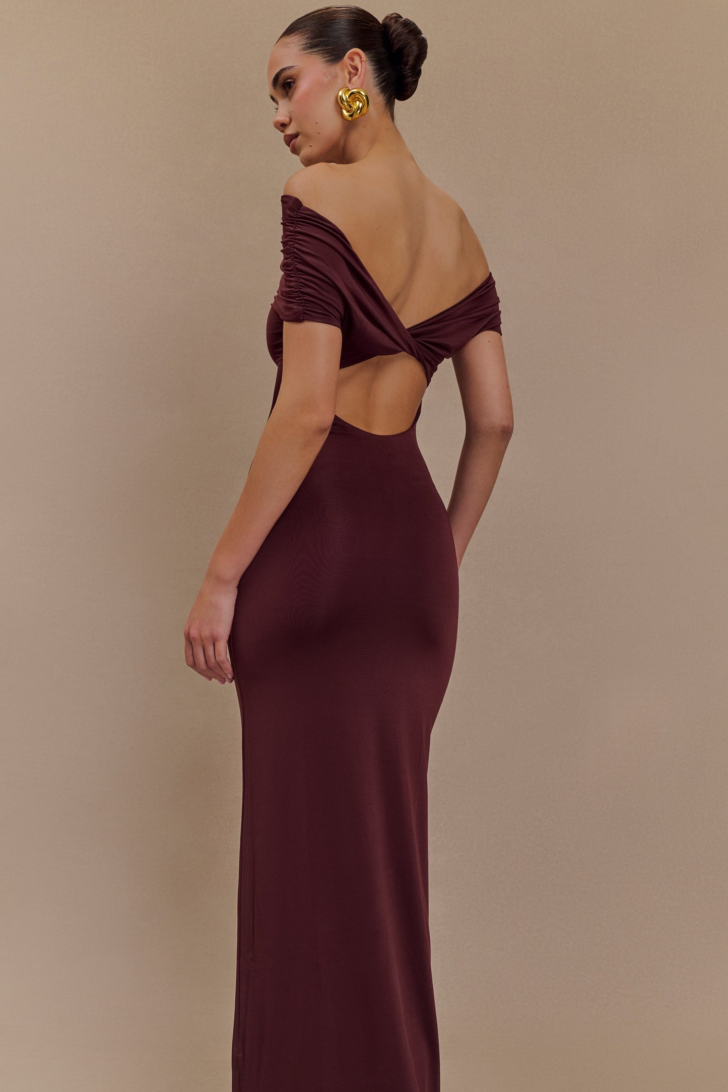 Imogen Robe Maxi Épaules Découvertes et Défluente - Brun-Rouge