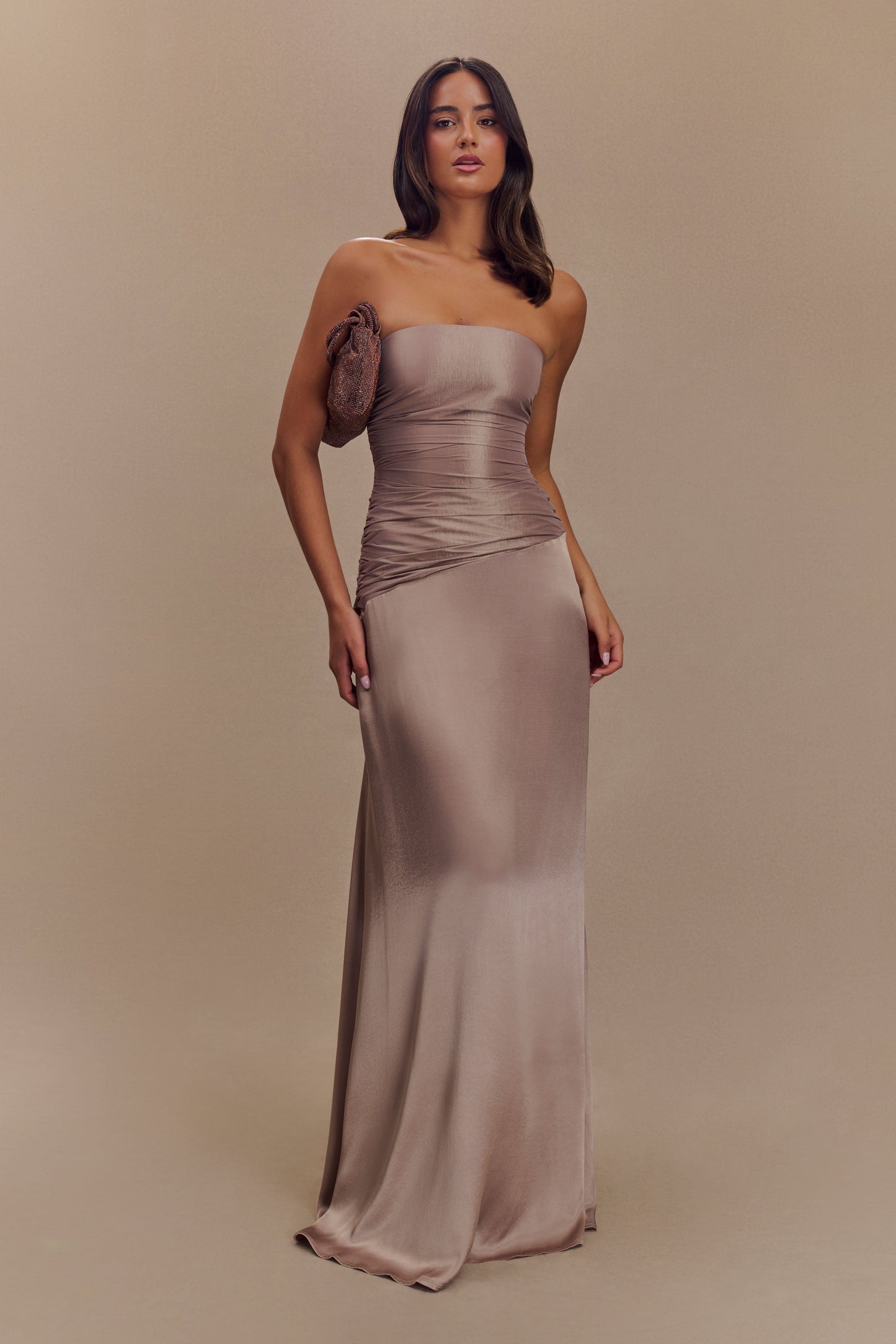 Serena, robe maxi en taffetas sans bretelles - Bronze Taupe