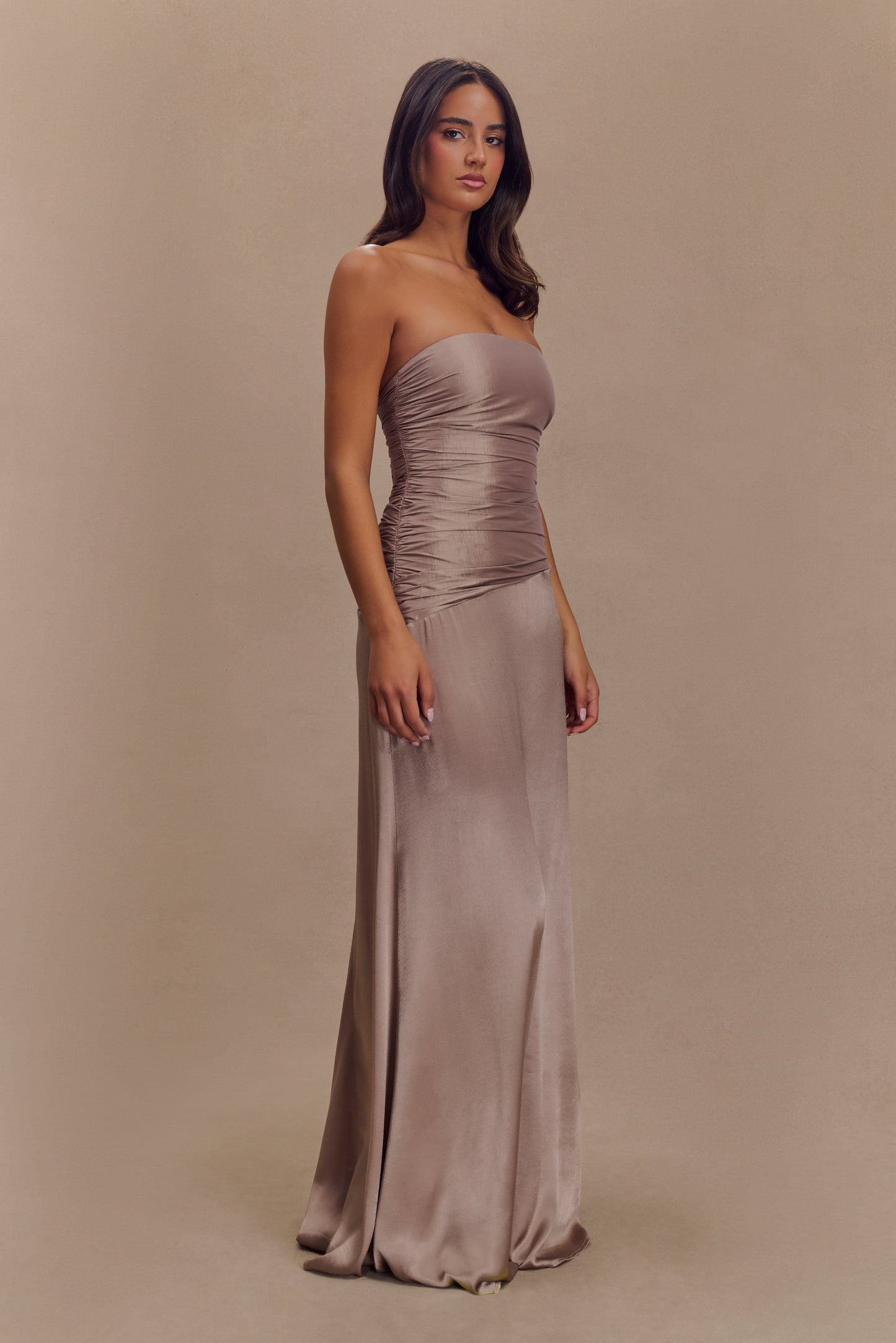 Serena, robe maxi en taffetas sans bretelles - Bronze Taupe