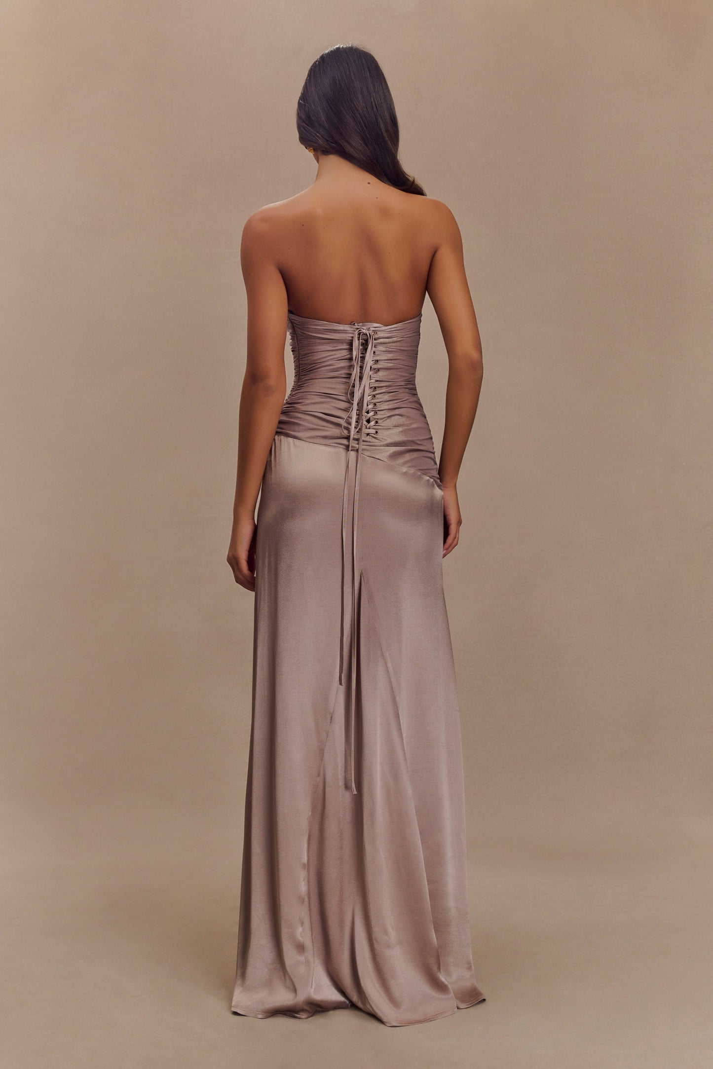 Serena, robe maxi en taffetas sans bretelles - Bronze Taupe