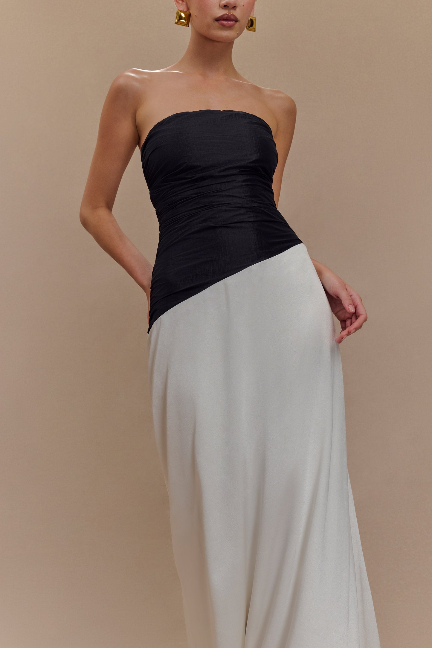 Serena Robe Maxi en Taffetas Sans Bretelles - Blanc/Noir