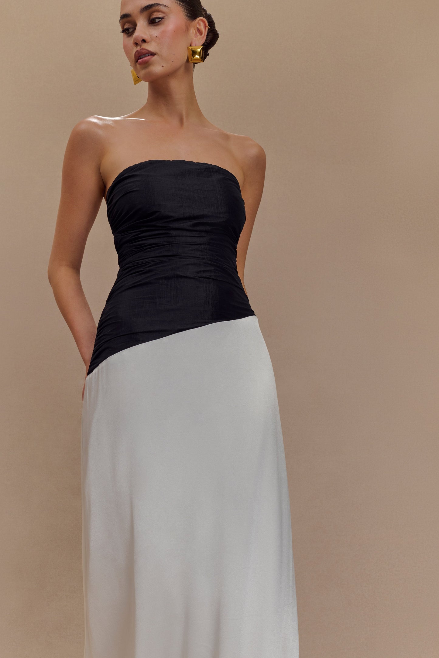 Serena Robe Maxi en Taffetas Sans Bretelles - Blanc/Noir