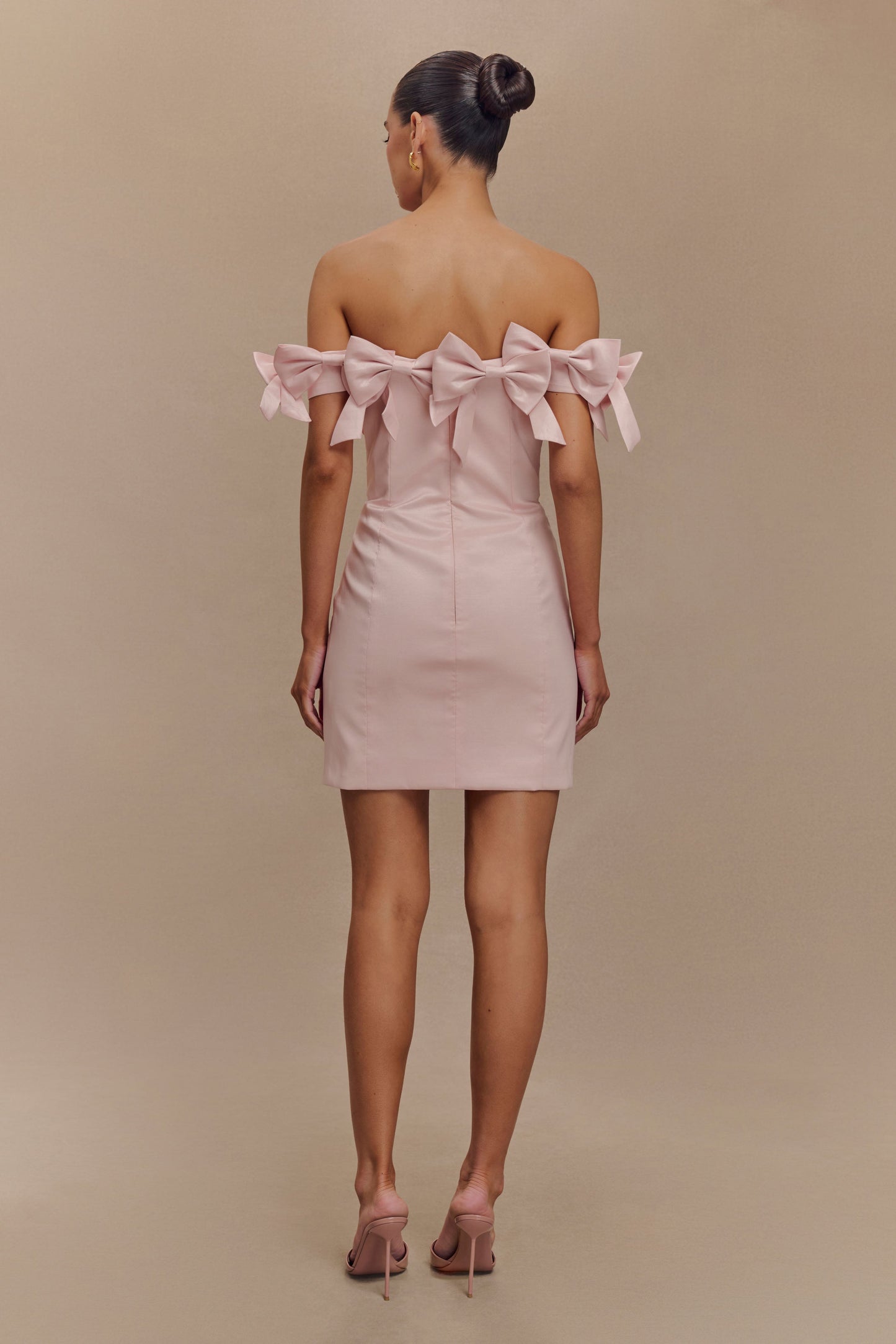 Mini-robe rose sans bretelles avec nœud - Rose poudré