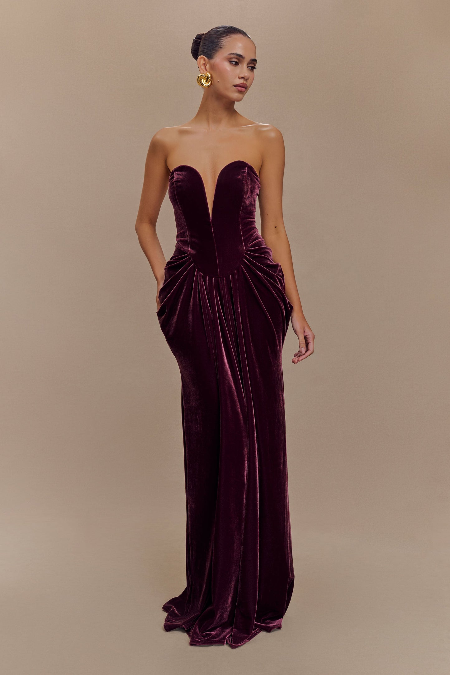 Paige Robe Maxi en Velours Sans Bretelles - Prune