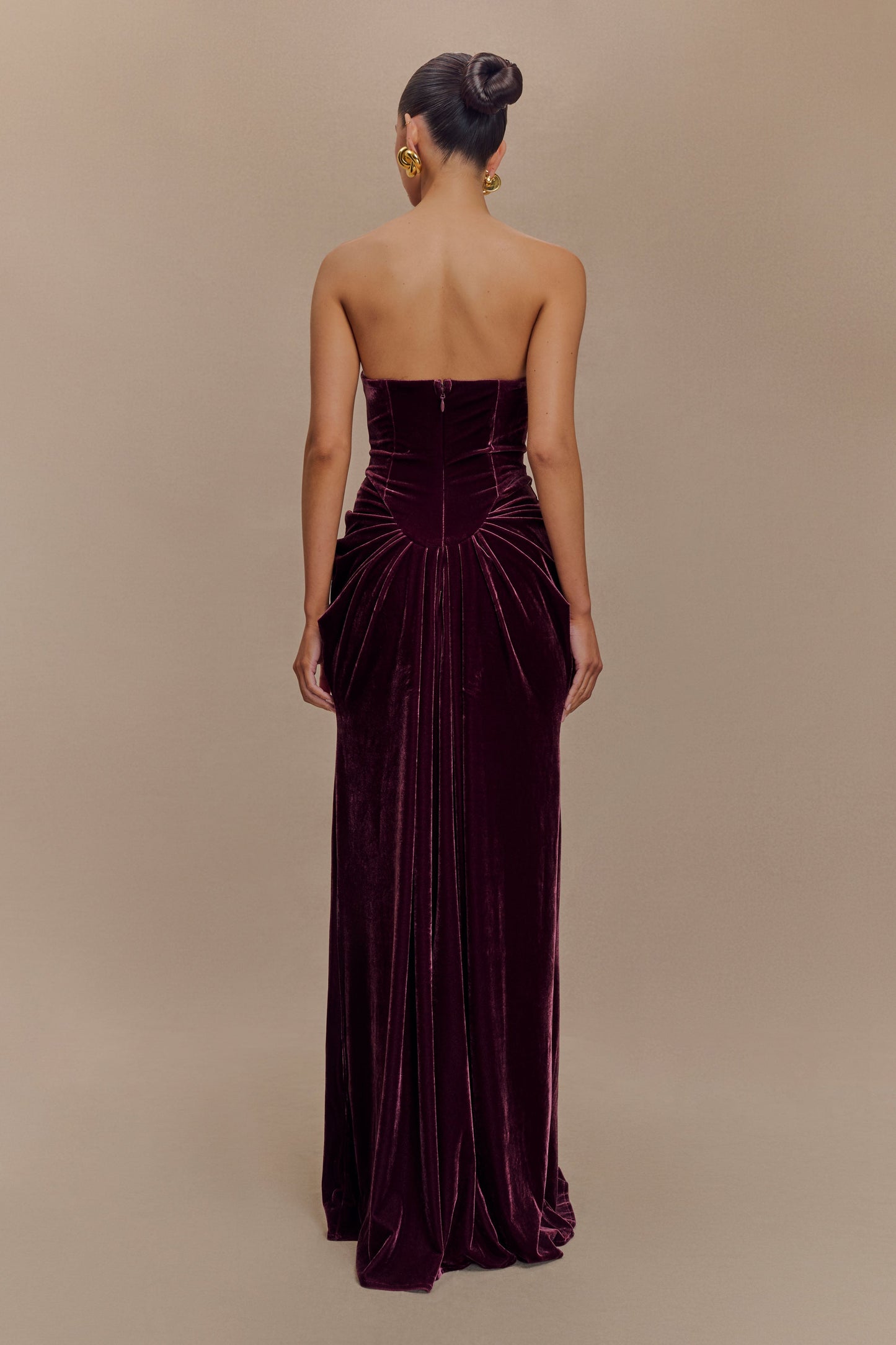 Paige Robe Maxi en Velours Sans Bretelles - Prune