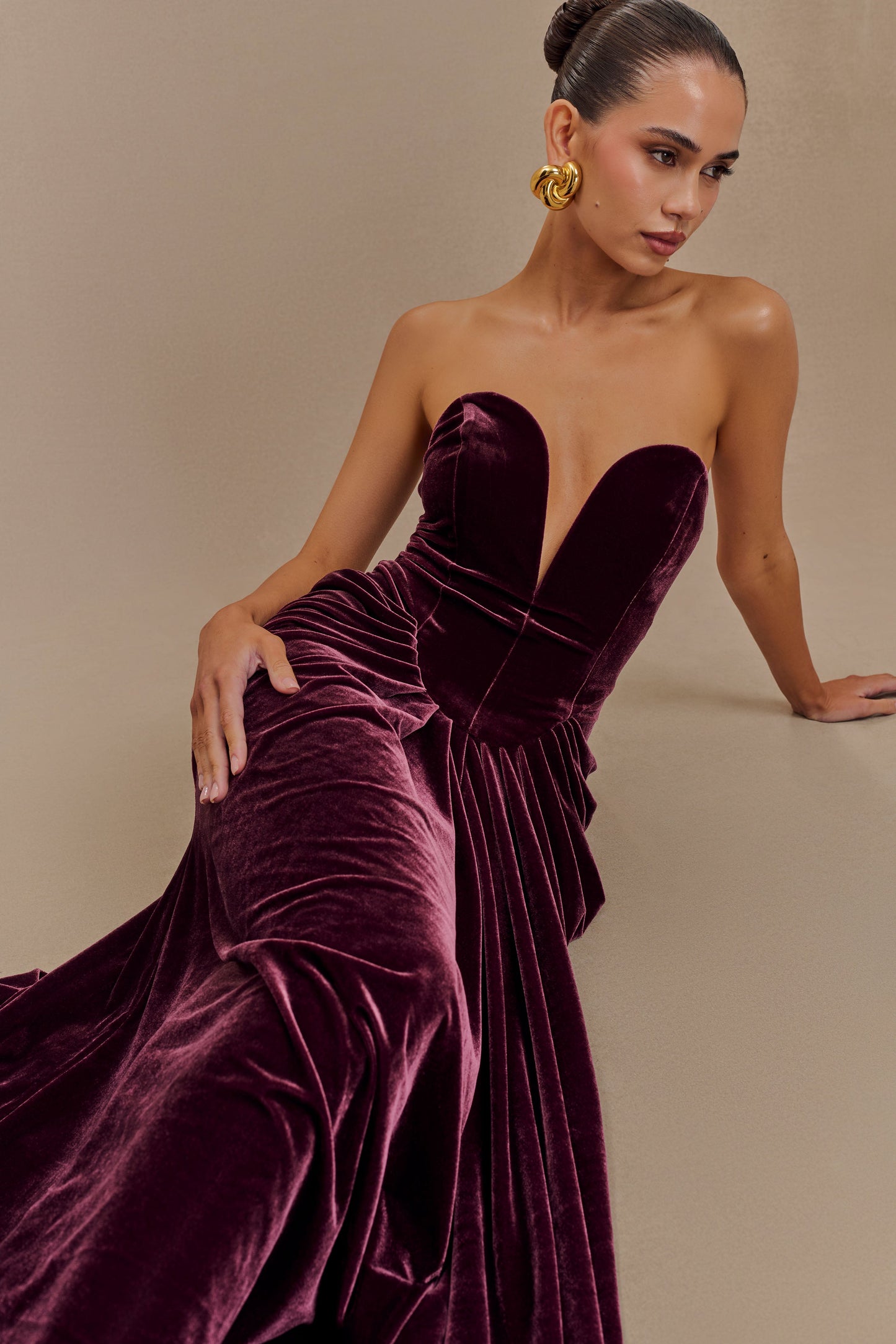 Paige Robe Maxi en Velours Sans Bretelles - Prune