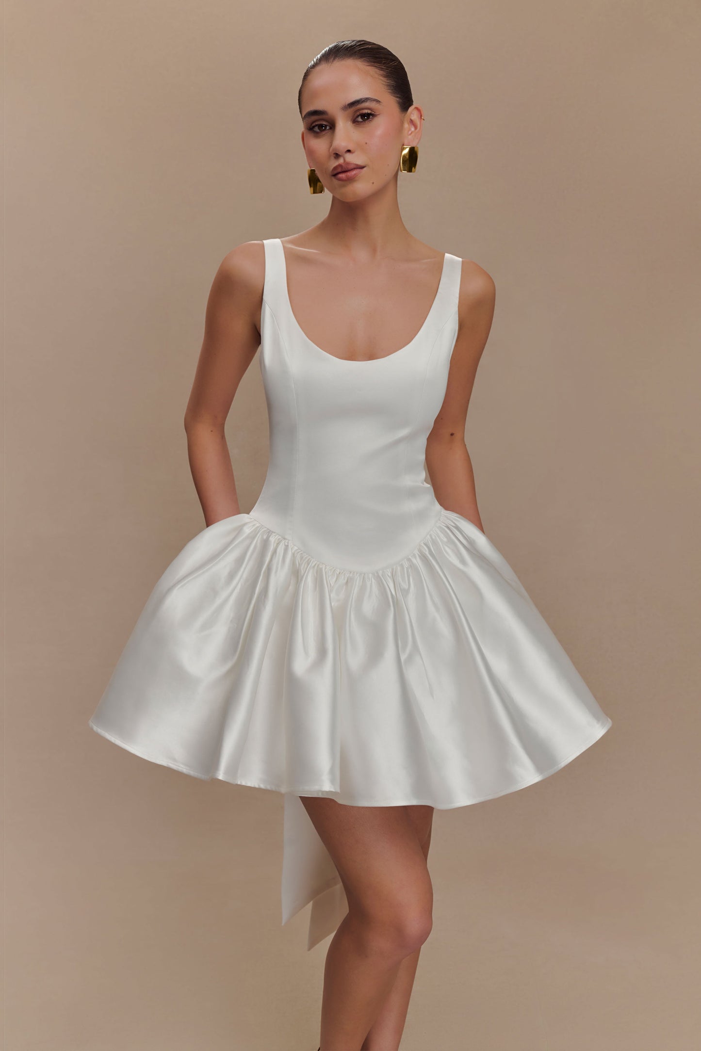 Mini-robe Felicia en satin avec nœud - Blanc