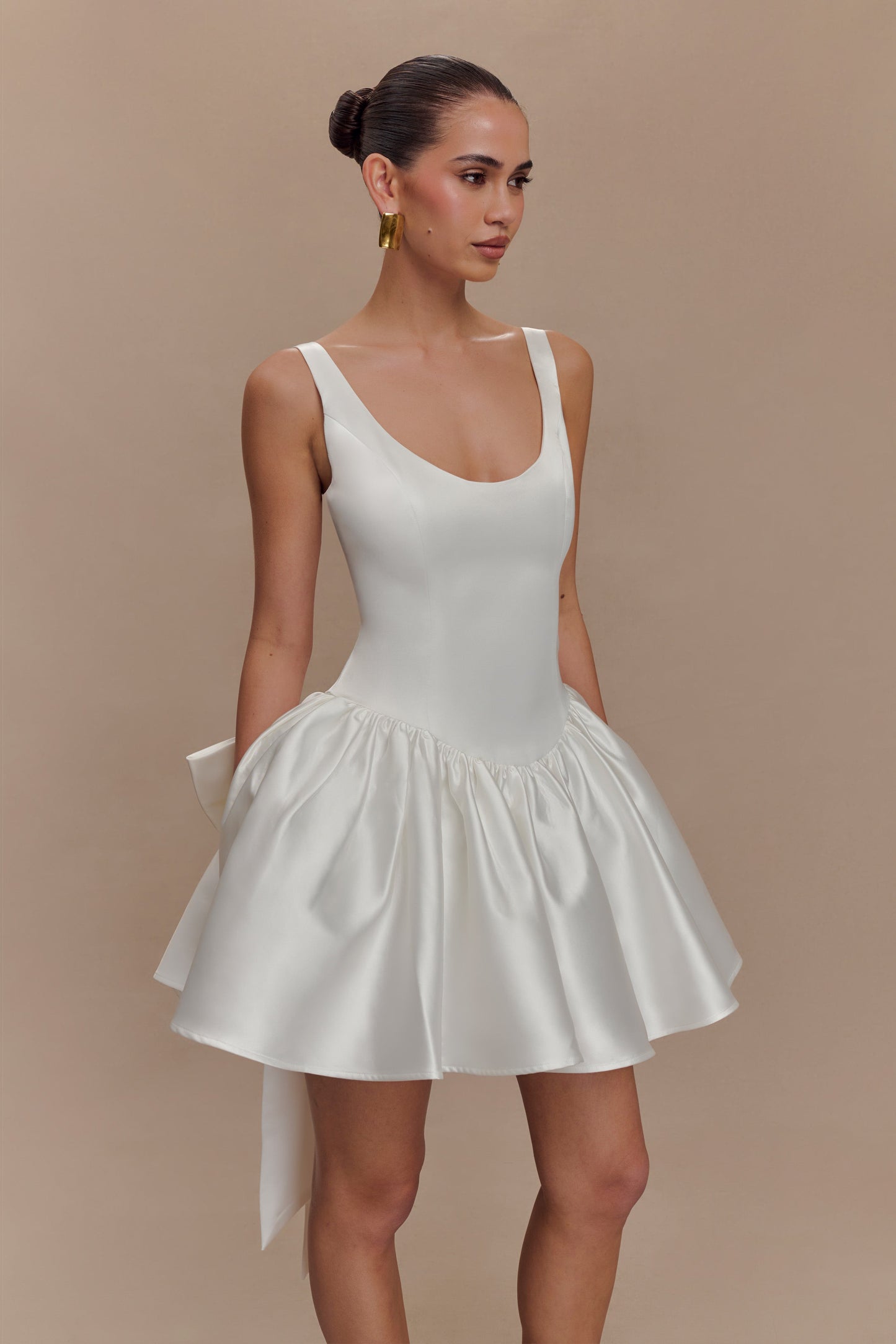 Mini-robe Felicia en satin avec nœud - Blanc