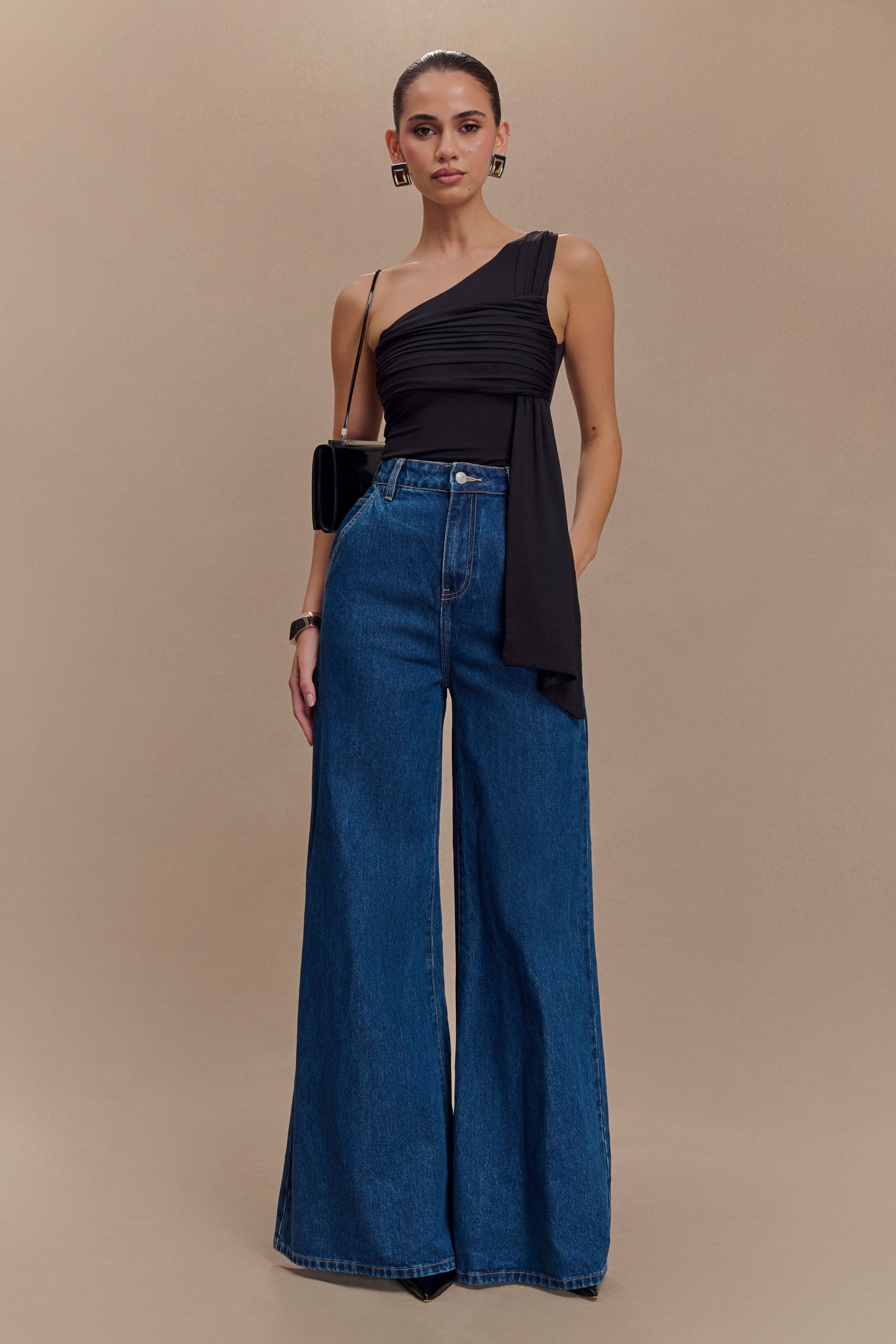 Sera Haut en nylon recyclé à une épaule avec drapé - Noir