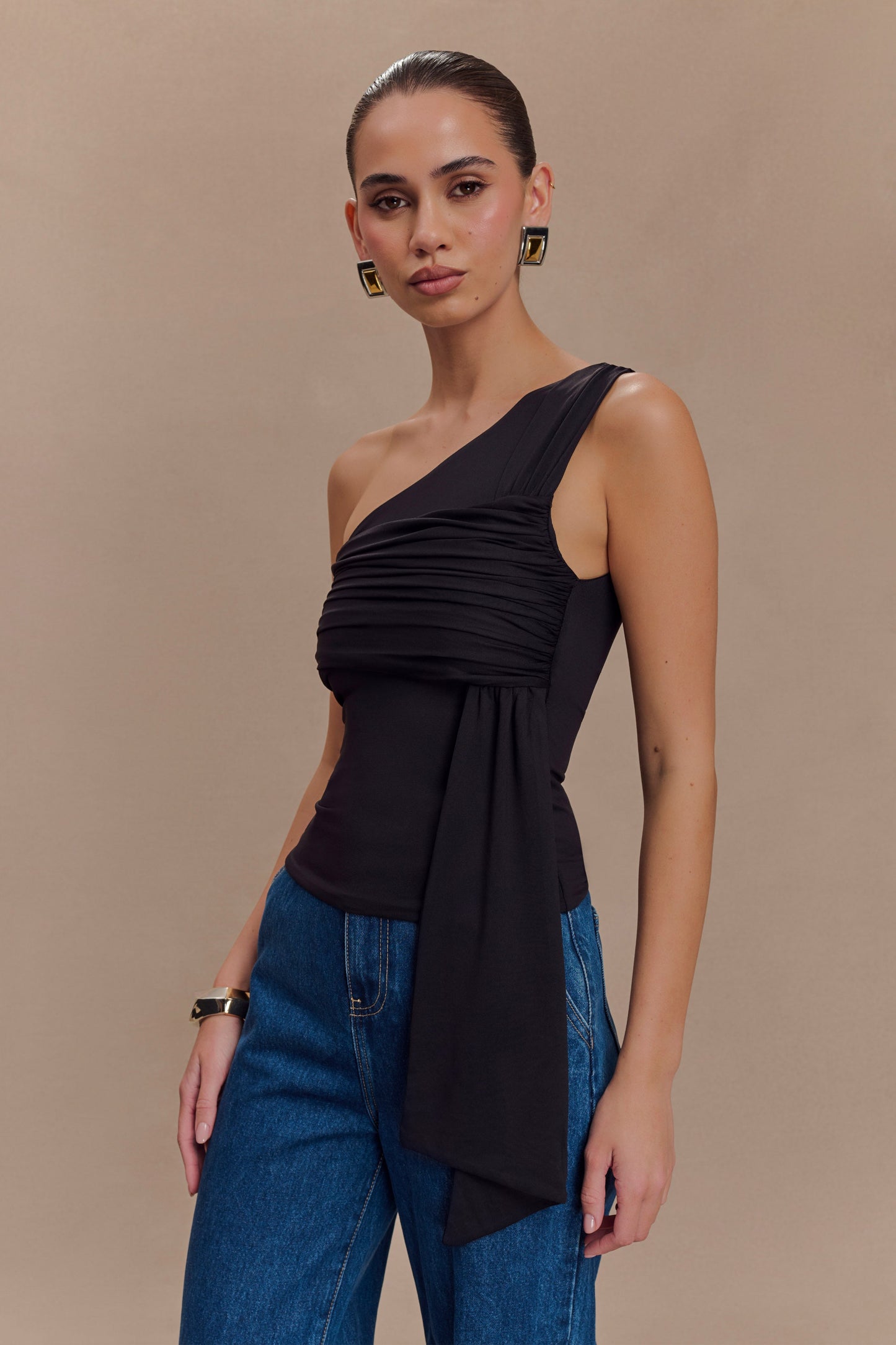 Sera Haut en nylon recyclé à une épaule avec drapé - Noir