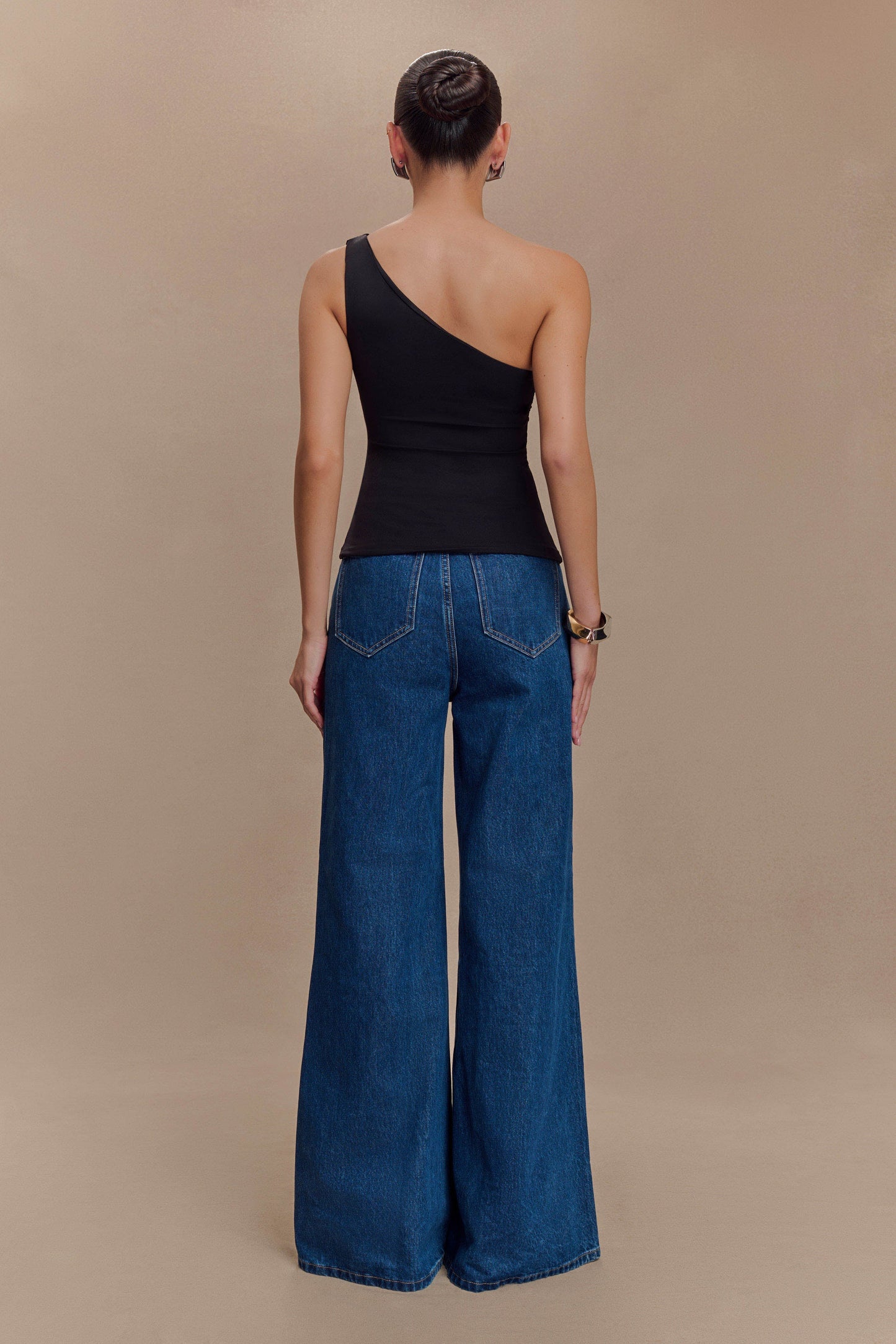 Sera Haut en nylon recyclé à une épaule avec drapé - Noir