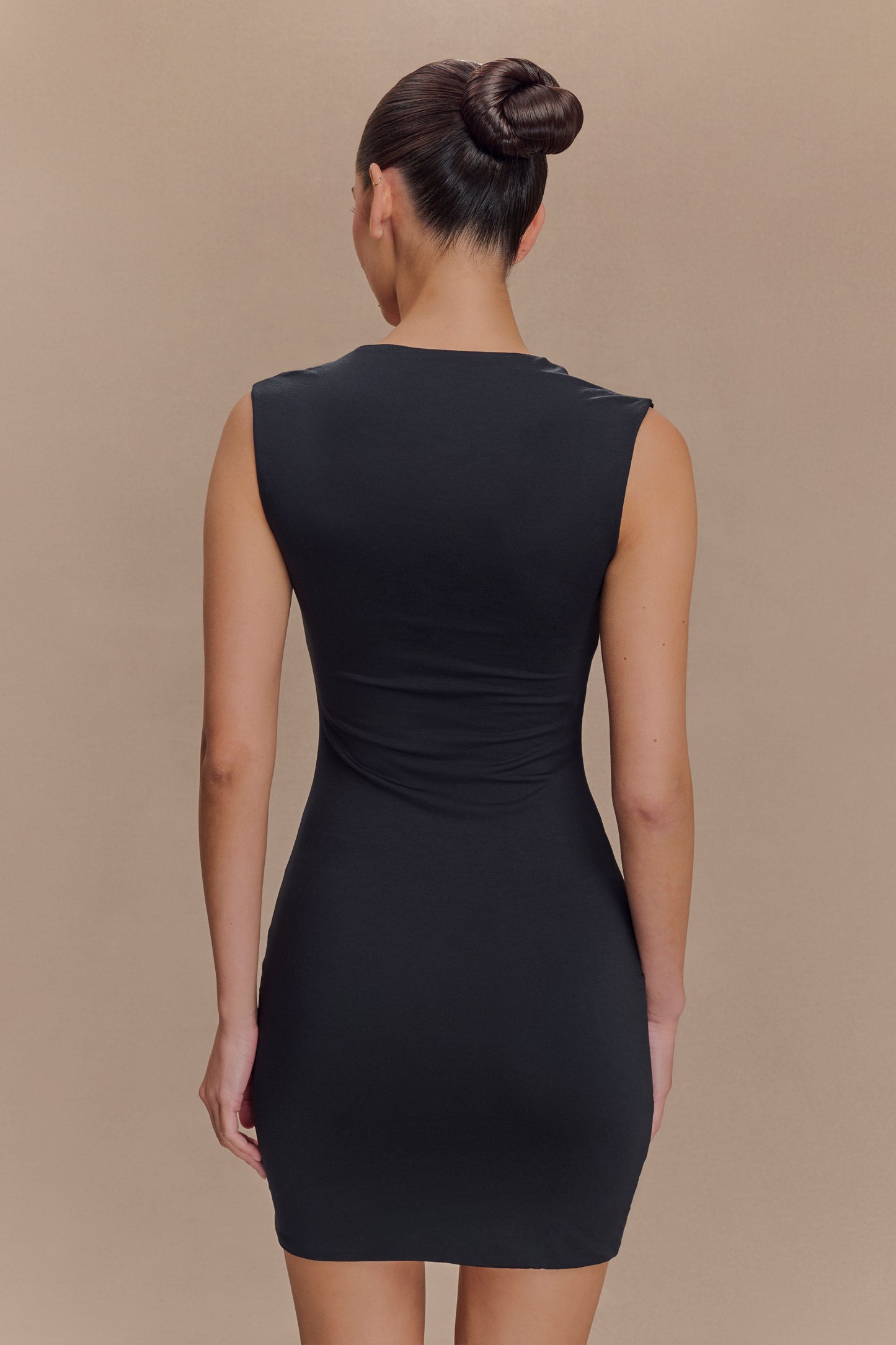 Mini-robe en modal avec garniture en dentelle Tatianna - Noir
