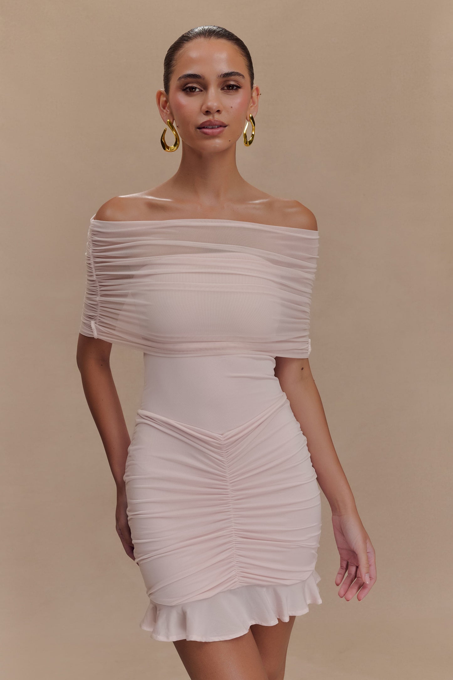 Mini-robe trapue et en mousseline de soie à épaules dénudées Caspian - Rose pâle