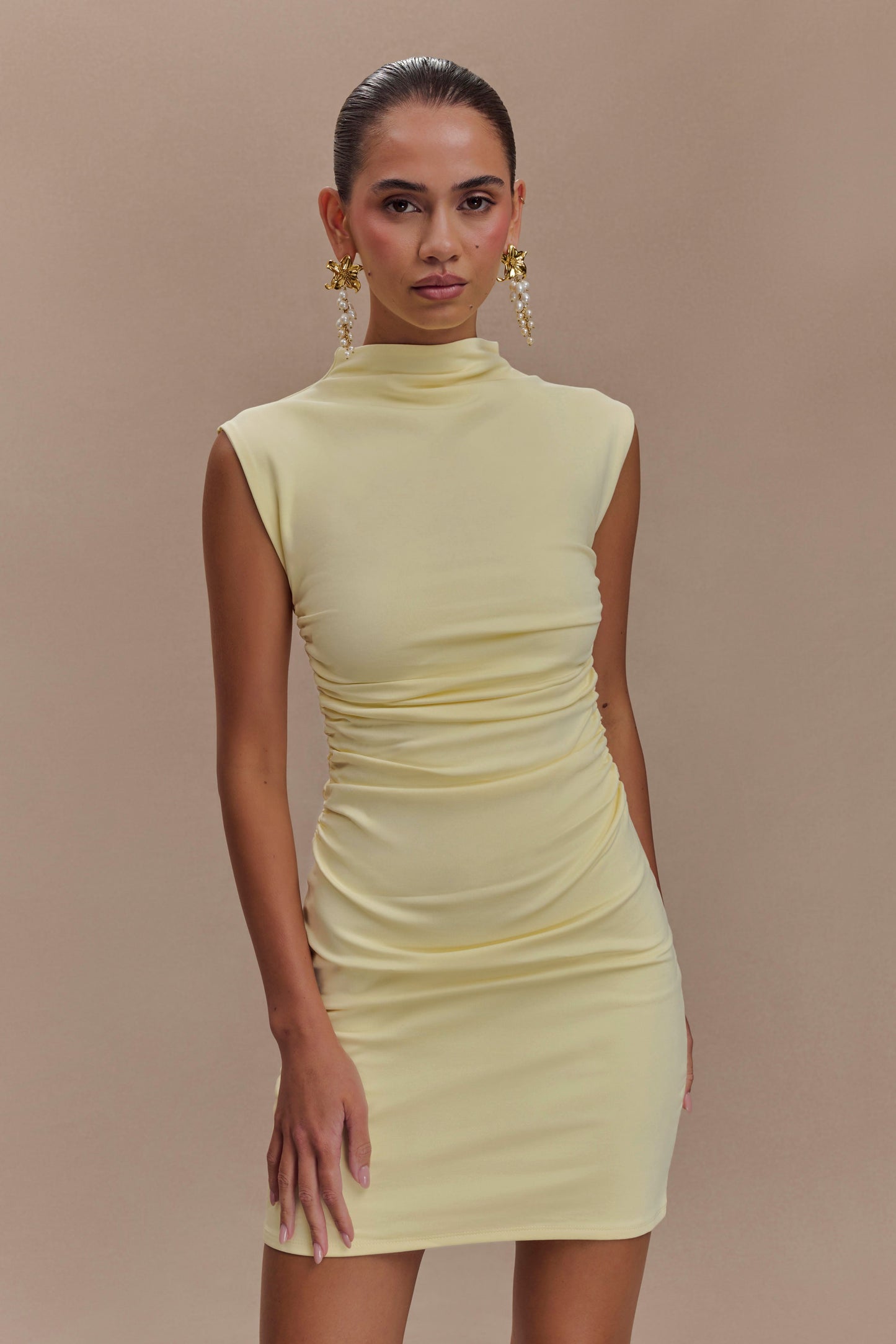 Robe mini sans manches à col montant Elliot - Jaune pâle