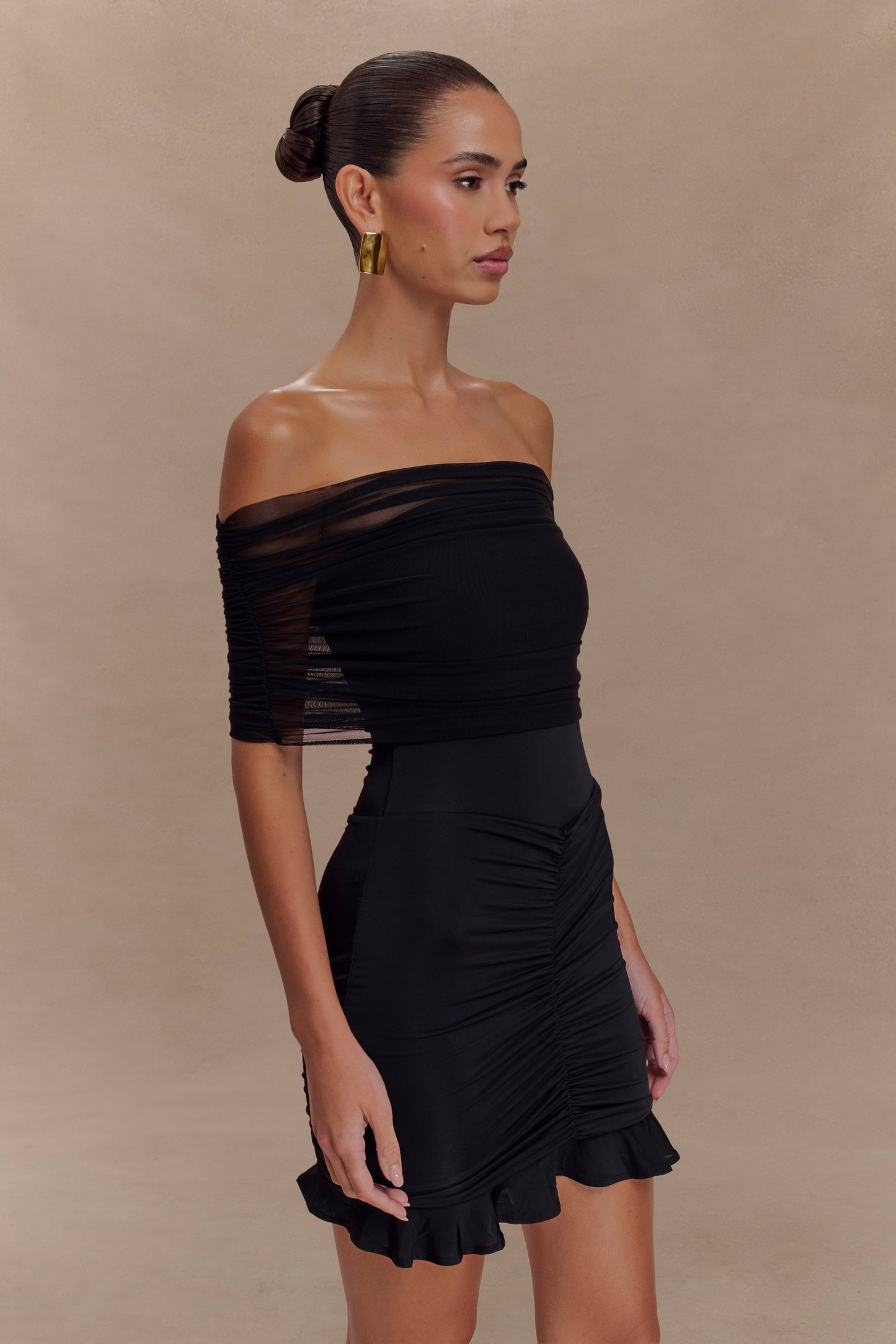 Mini-robe noire à épaules dénudées en matière fluide et en mesh Caspian