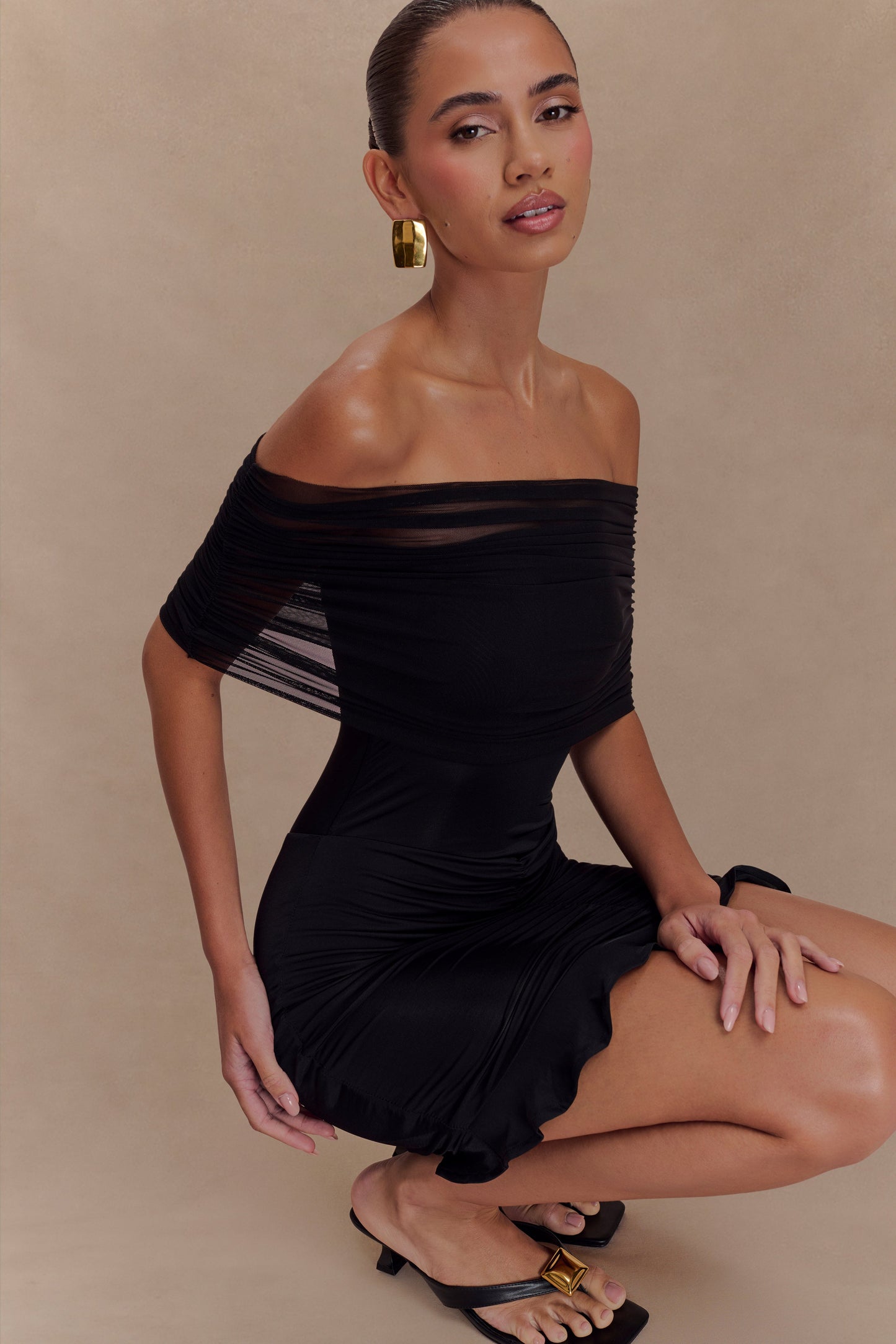 Mini-robe noire à épaules dénudées en matière fluide et en mesh Caspian