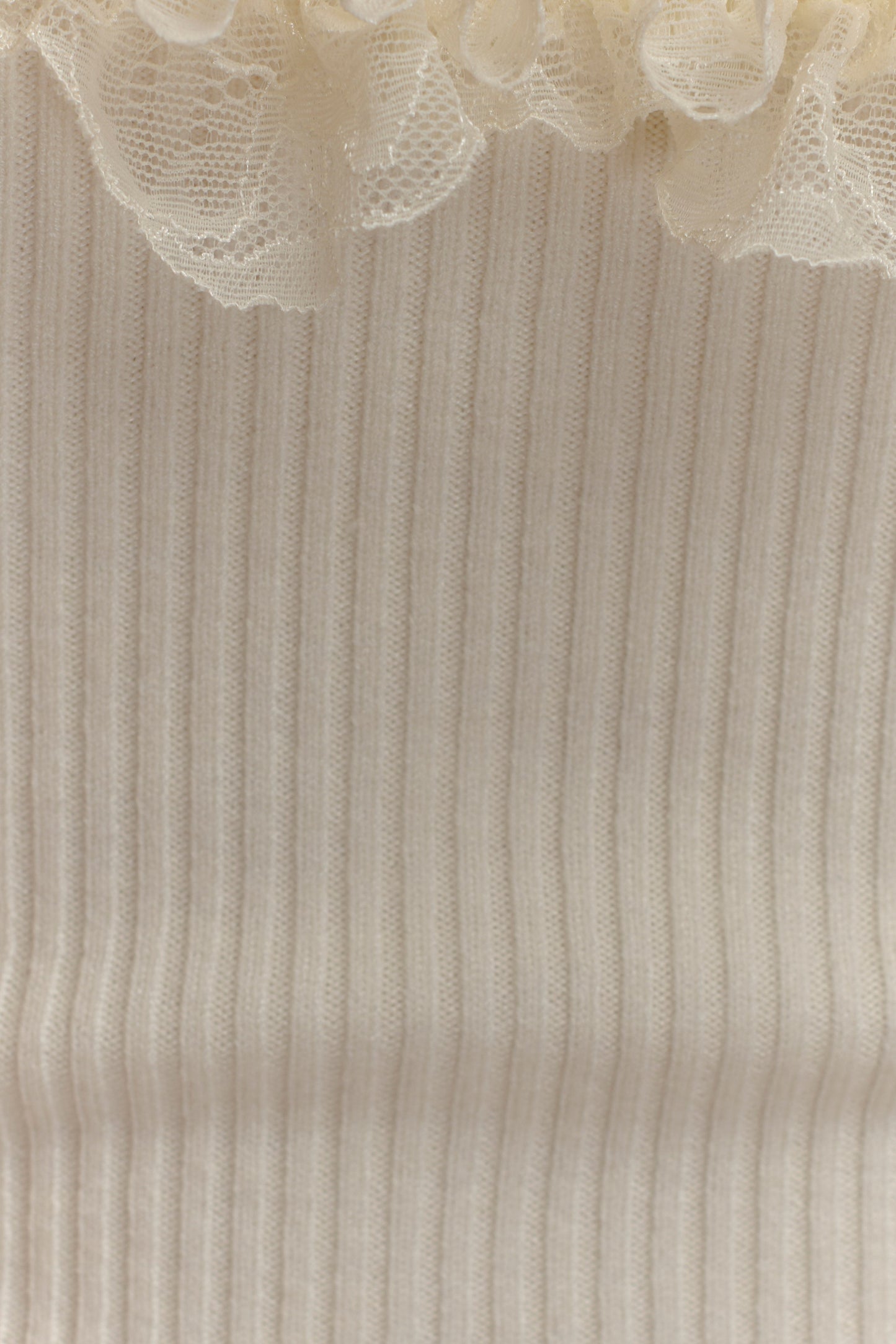 Top en tricot à volants et dentelle Shay - Crème