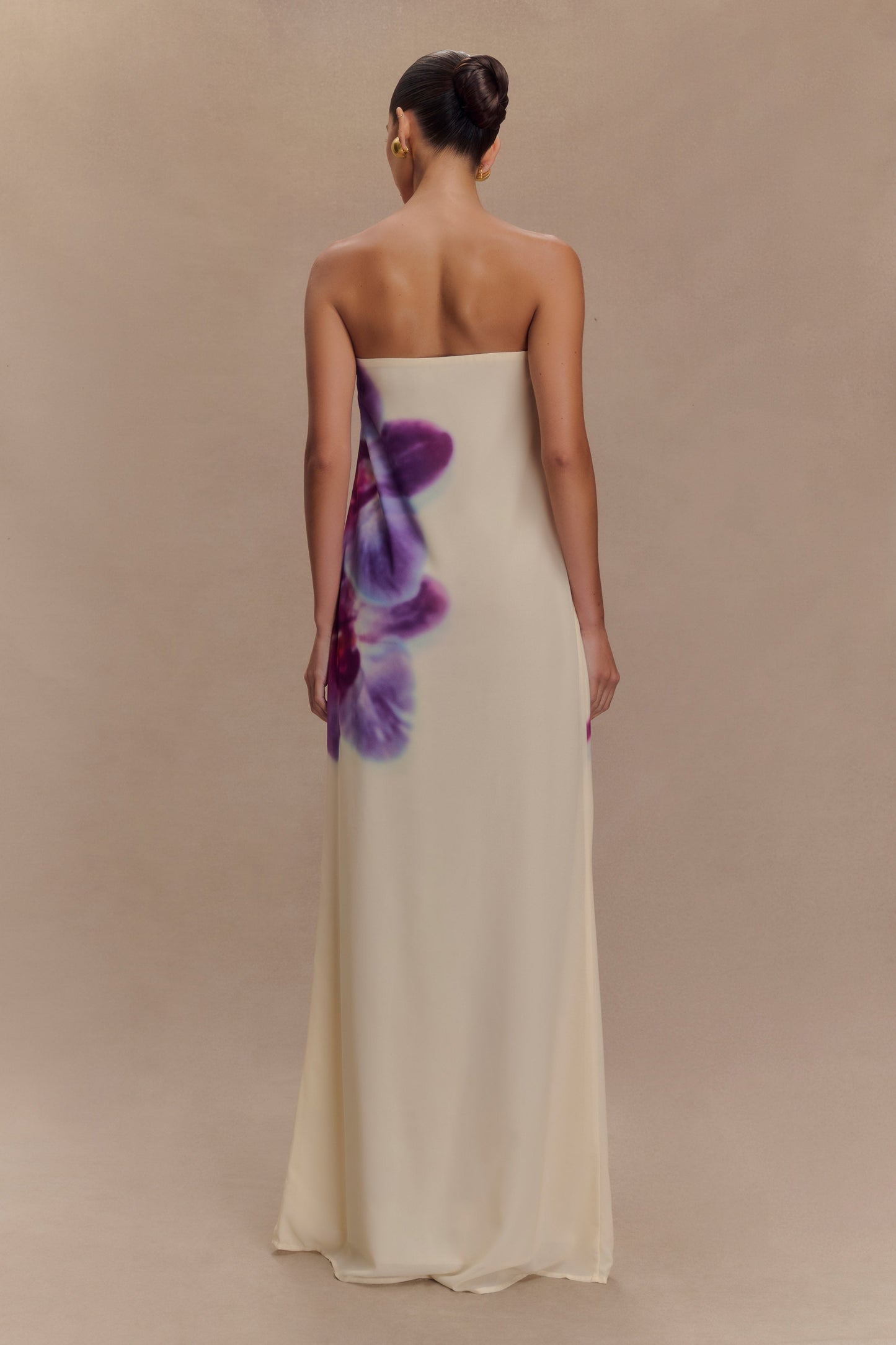 Amaya Robe Maxi en Chiffon sans Bretelles - Imprimé Orchidée Koi Ivoire