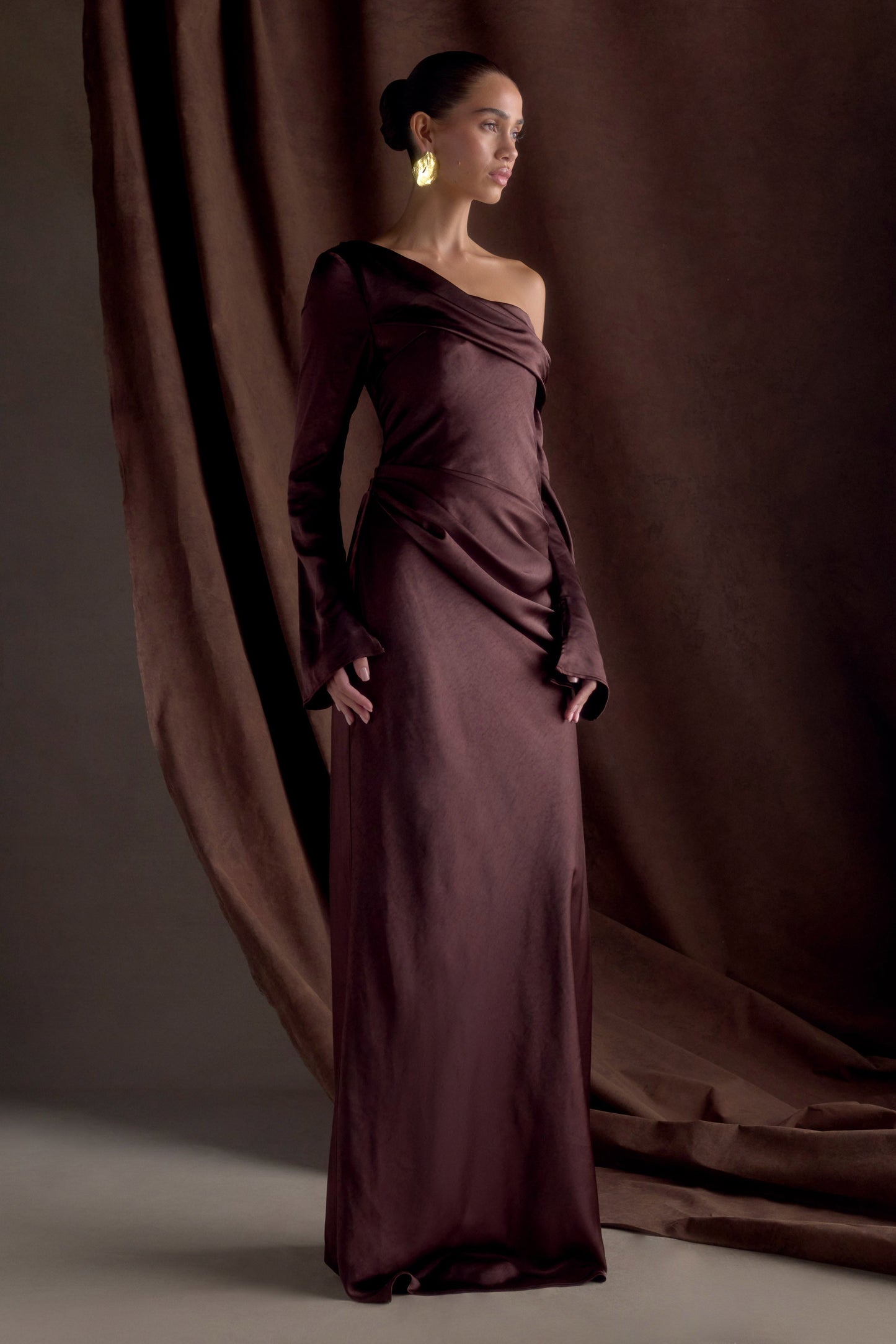 Iris Robe Maxi Satin à Manches Longues - Chocolat Noir