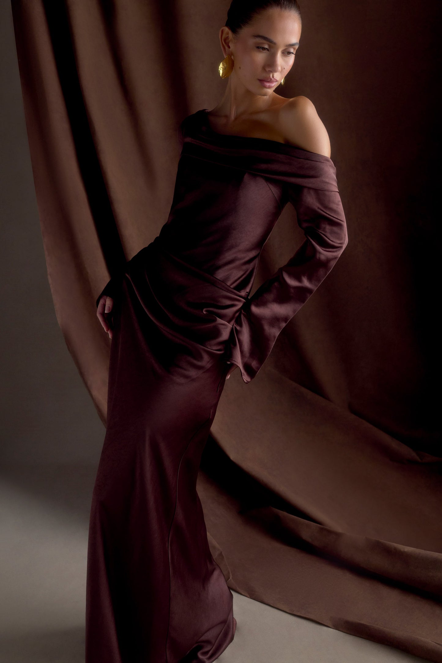 Iris Robe Maxi Satin à Manches Longues - Chocolat Noir