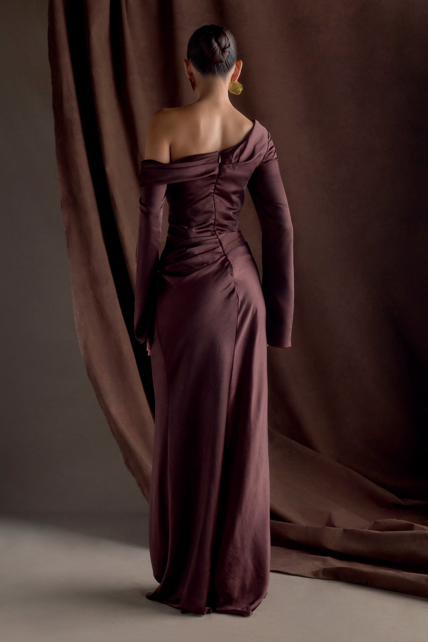 Iris Robe Maxi Satin à Manches Longues - Chocolat Noir