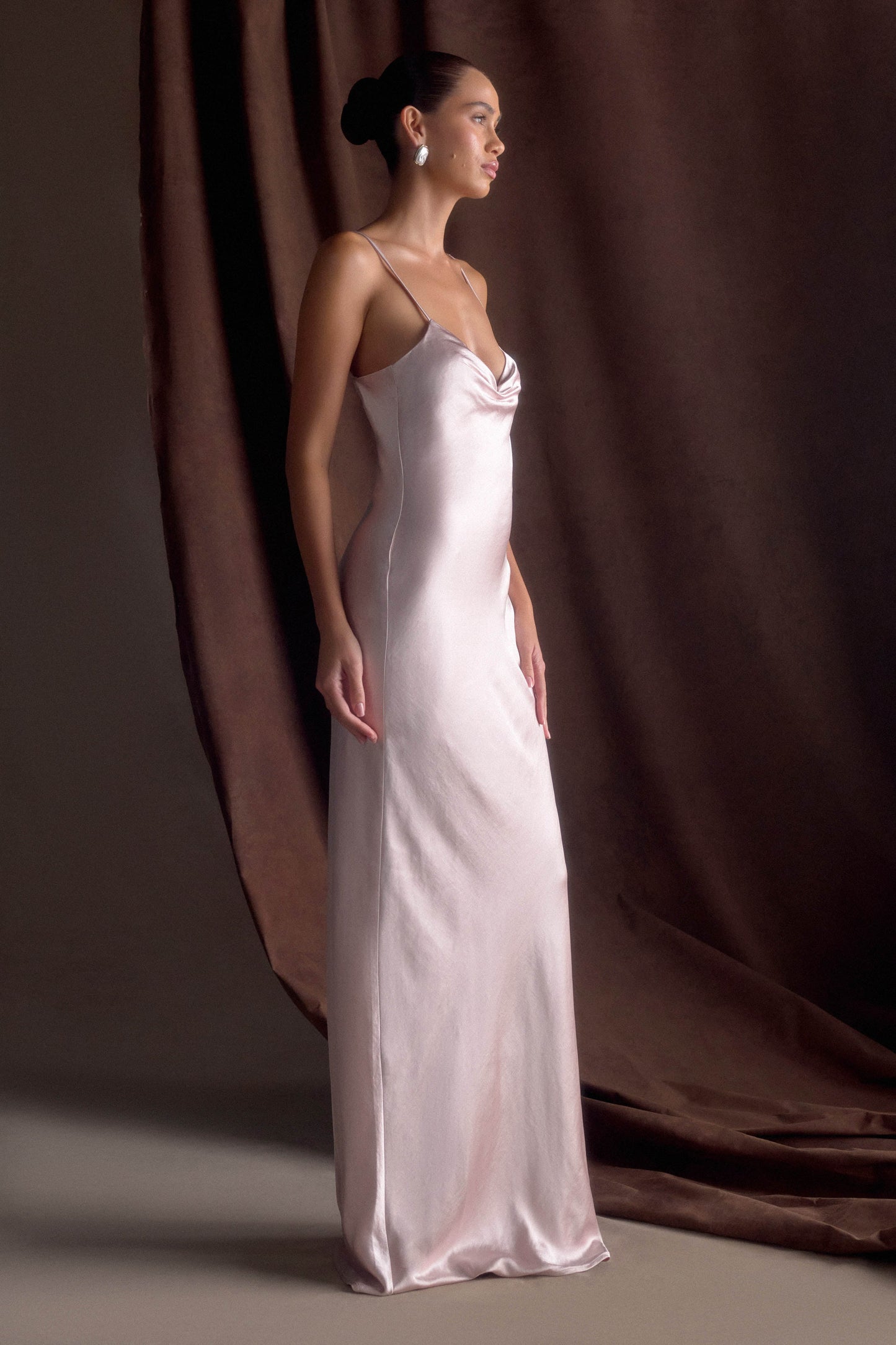 Lilly Robe Maxi Satin à Manches Bouffantes - Rose Poudré