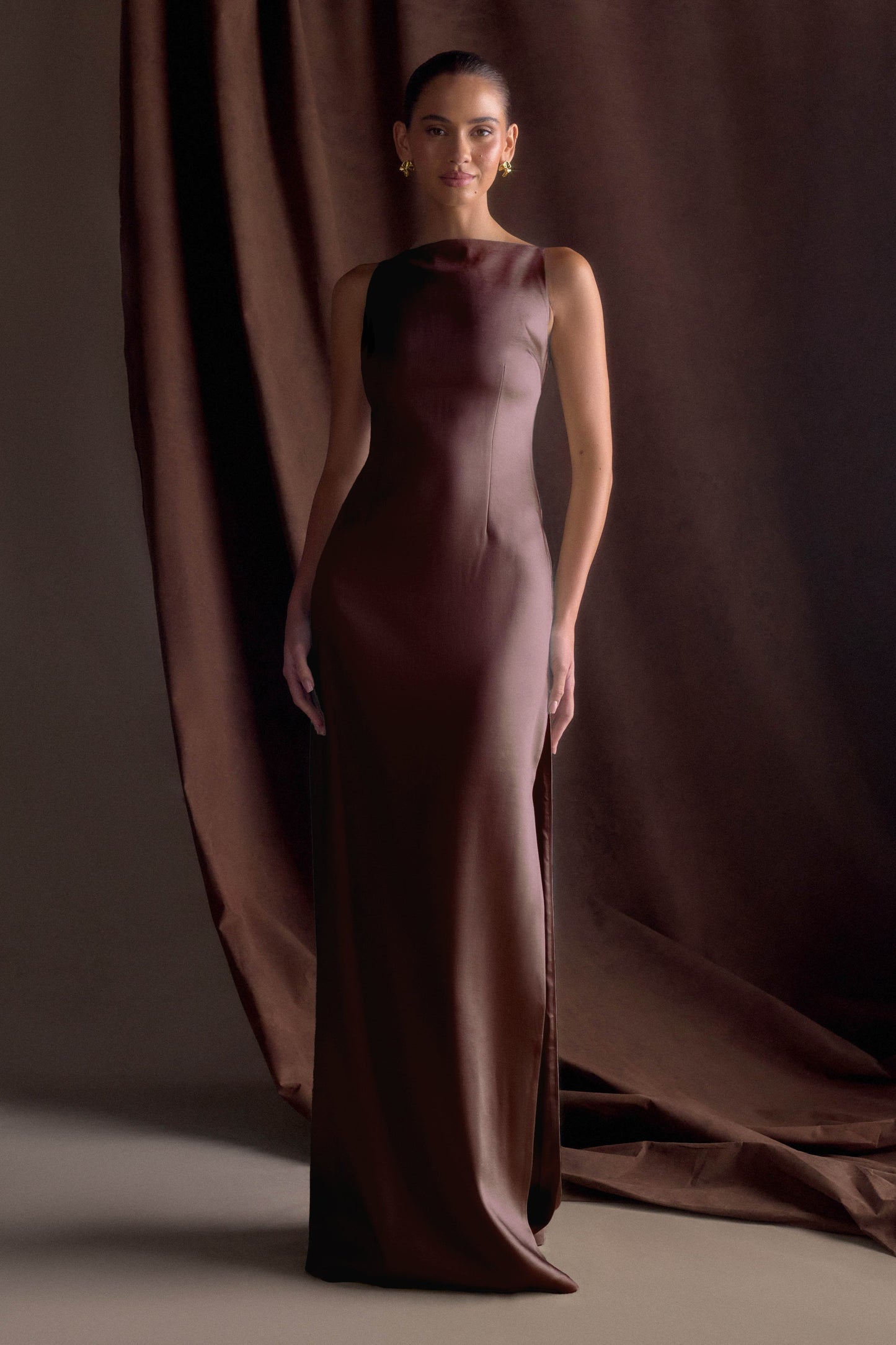 Violet Robe Maxi en Satin Sans Manches - Chocolat Noir
