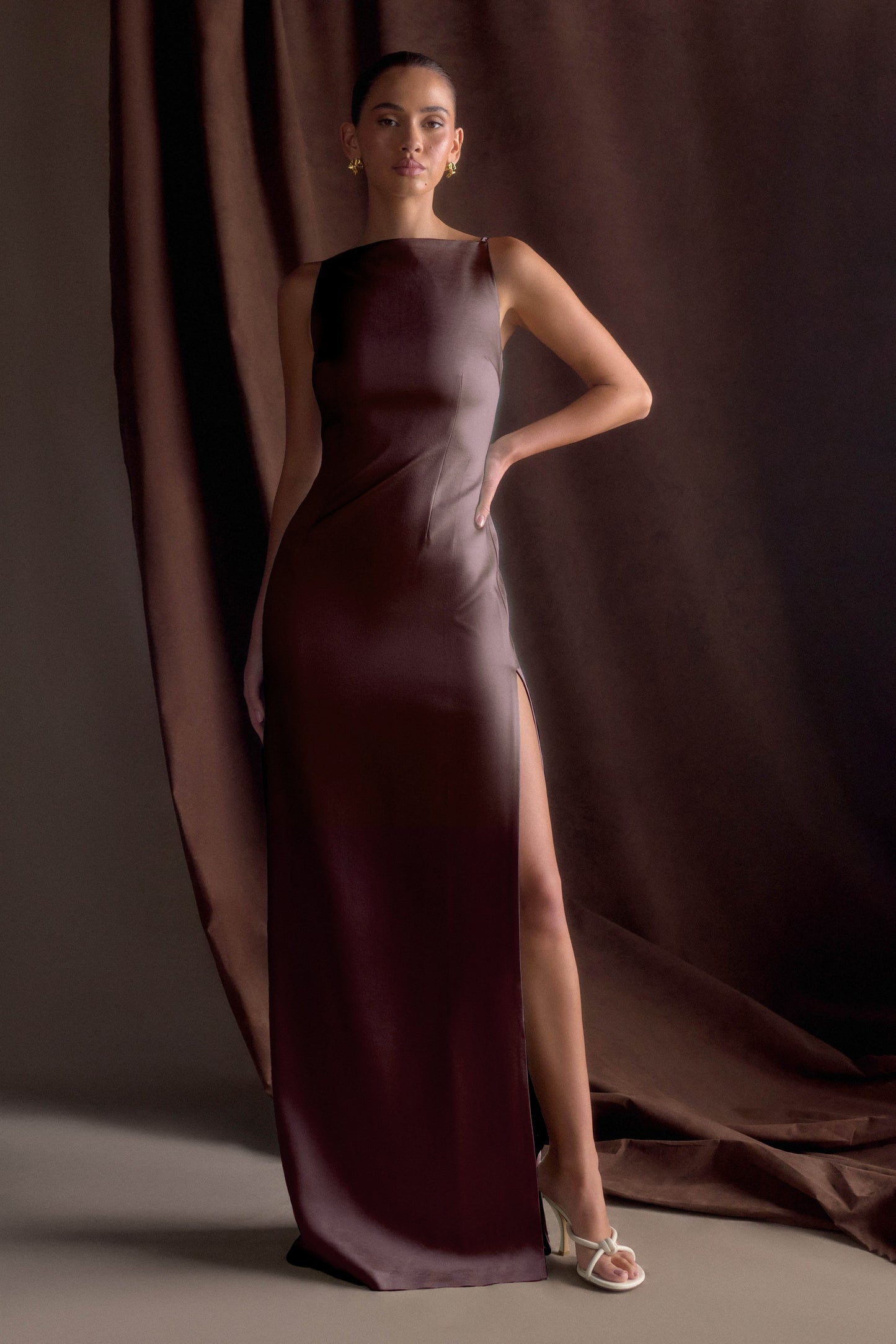 Violet Robe Maxi en Satin Sans Manches - Chocolat Noir