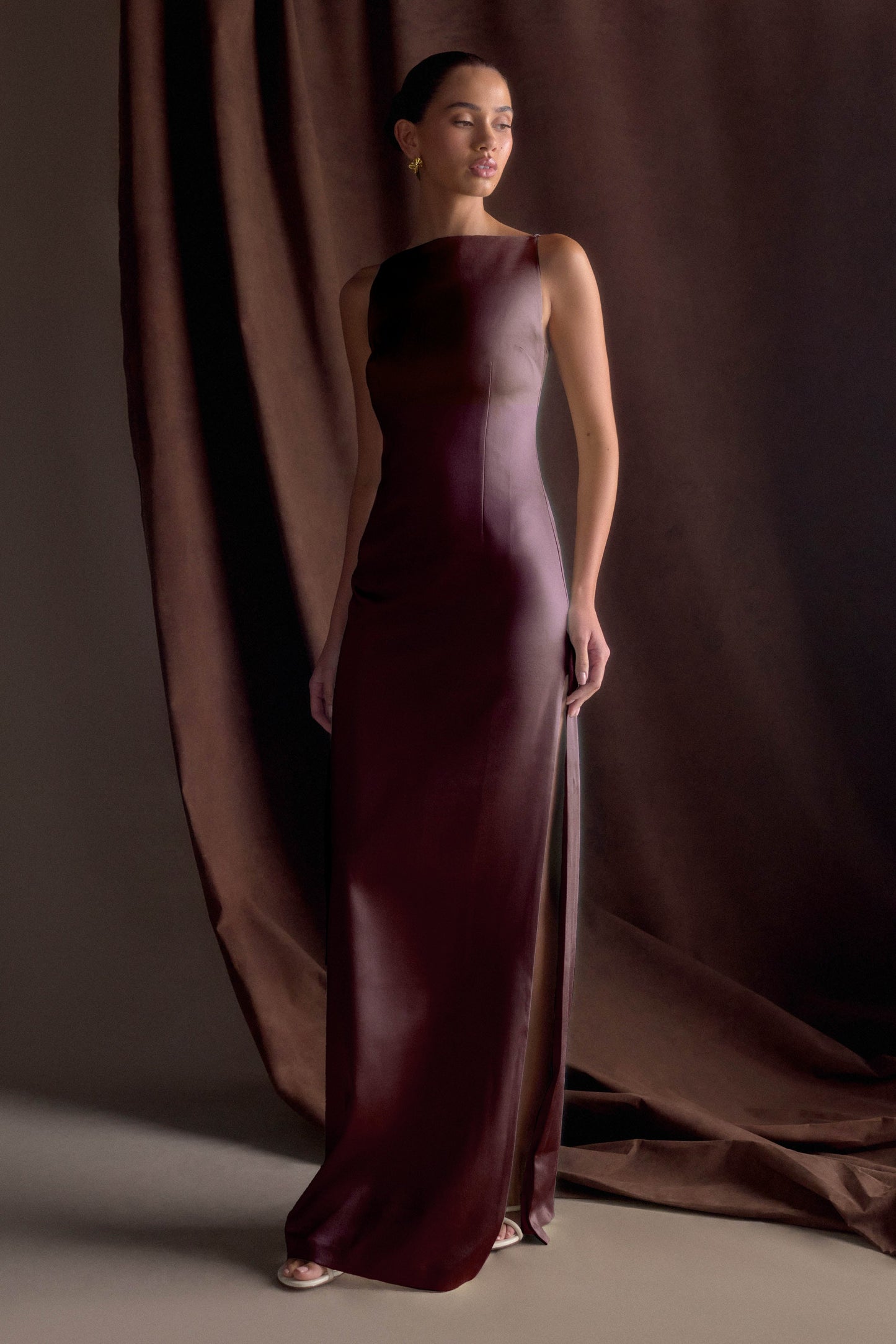 Violet Robe Maxi en Satin Sans Manches - Chocolat Noir
