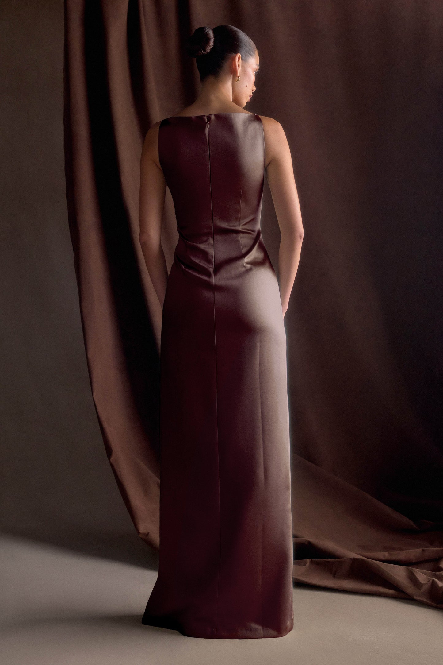 Violet Robe Maxi en Satin Sans Manches - Chocolat Noir