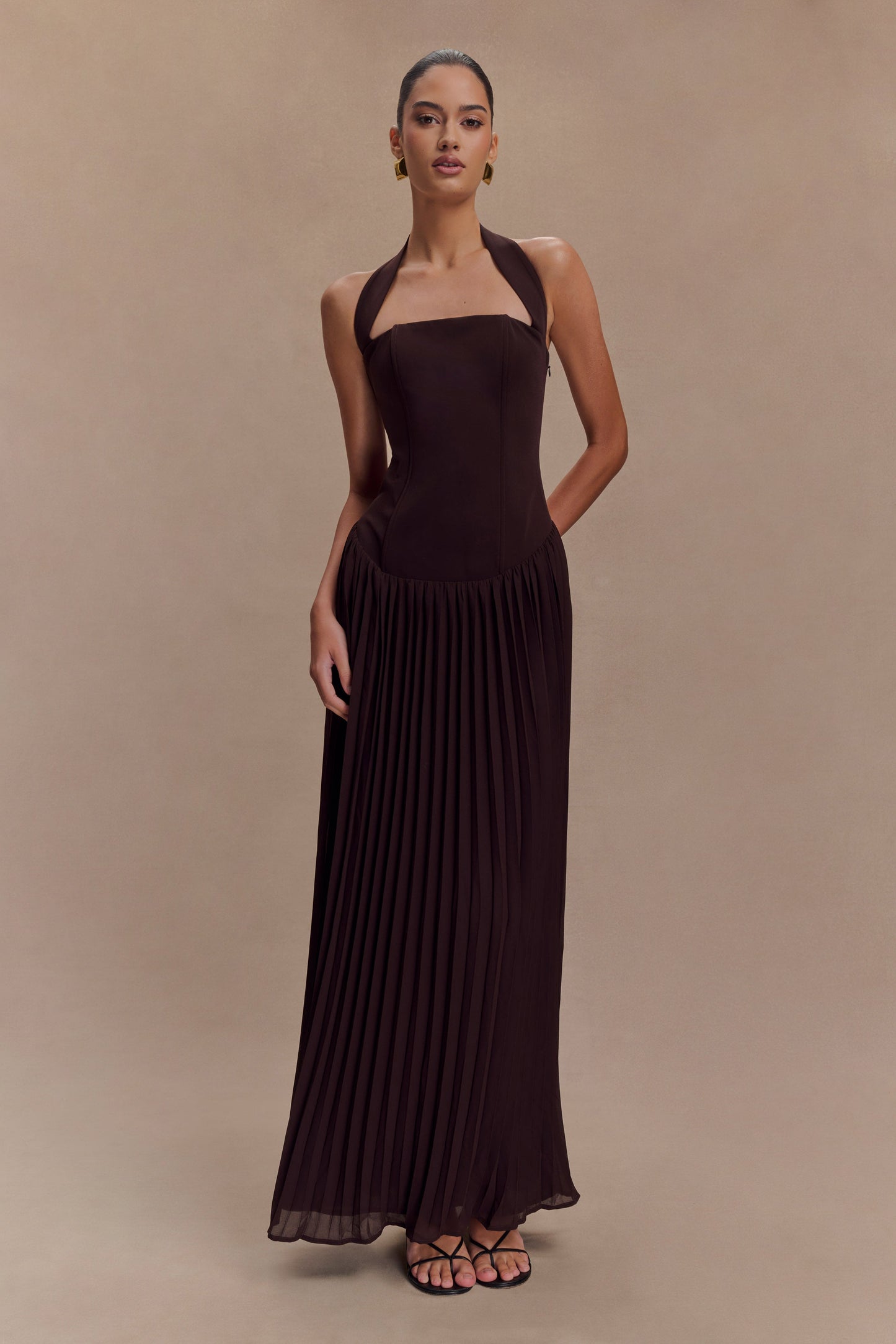 Robe Maxi Stacie à Col Haut et Plis - Cacao