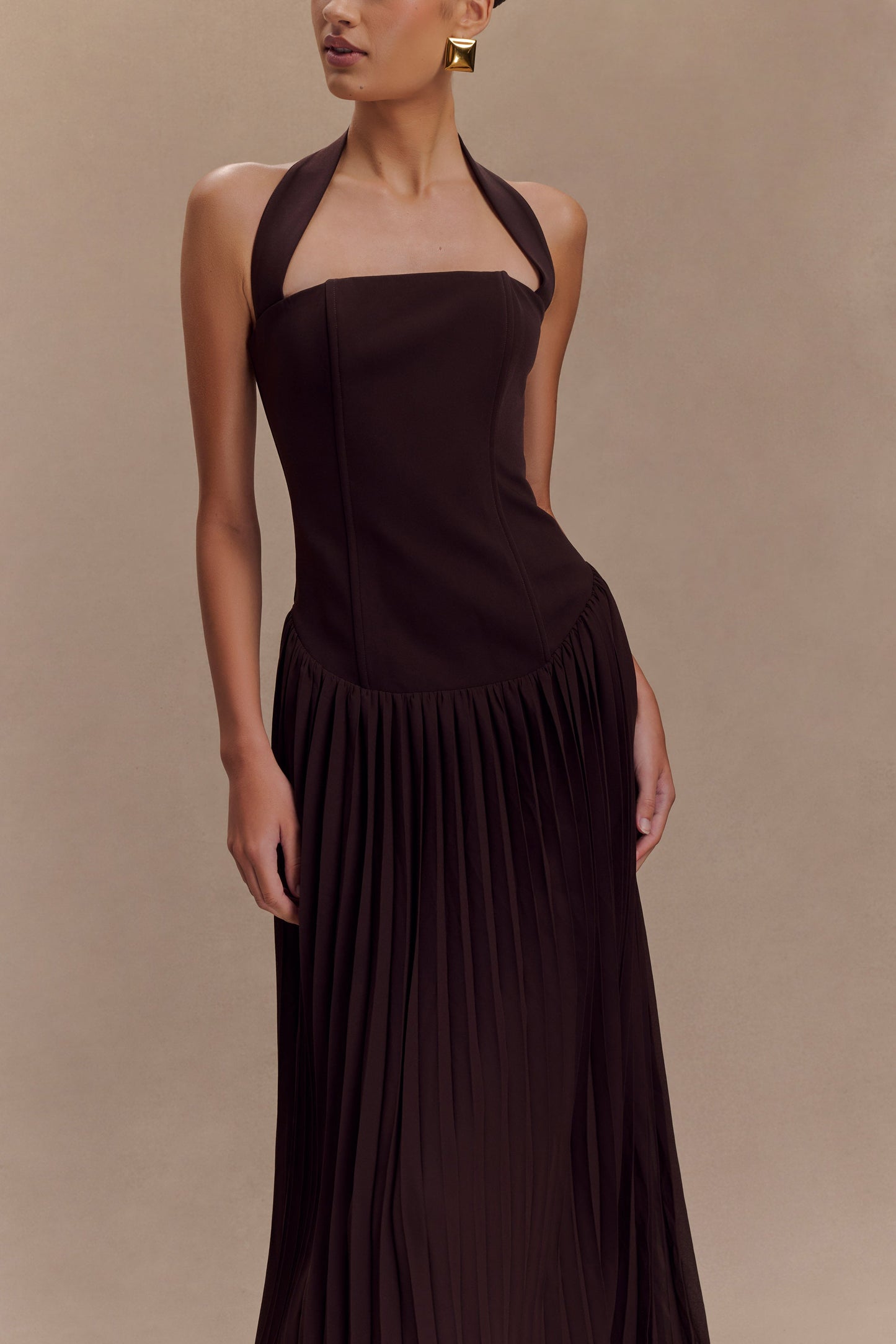 Robe Maxi Stacie à Col Haut et Plis - Cacao