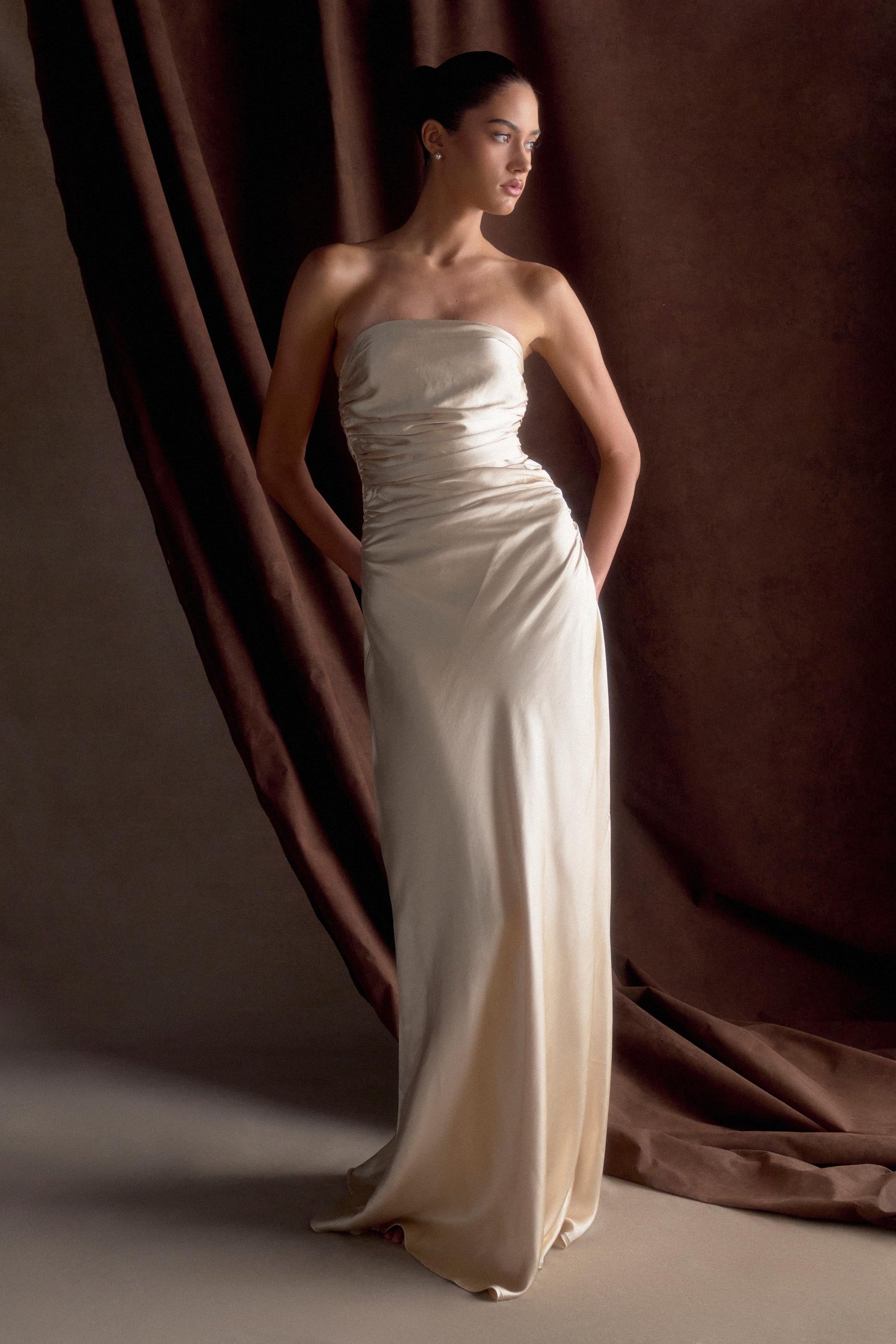 Robe longue satinée sans bretelles Cedar - Or rosé