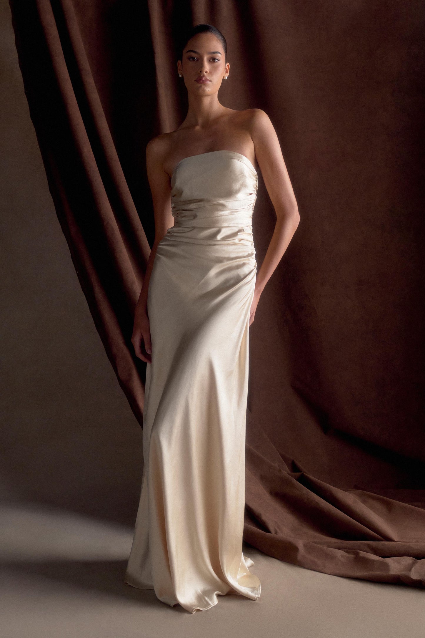 Robe longue satinée sans bretelles Cedar - Or rosé