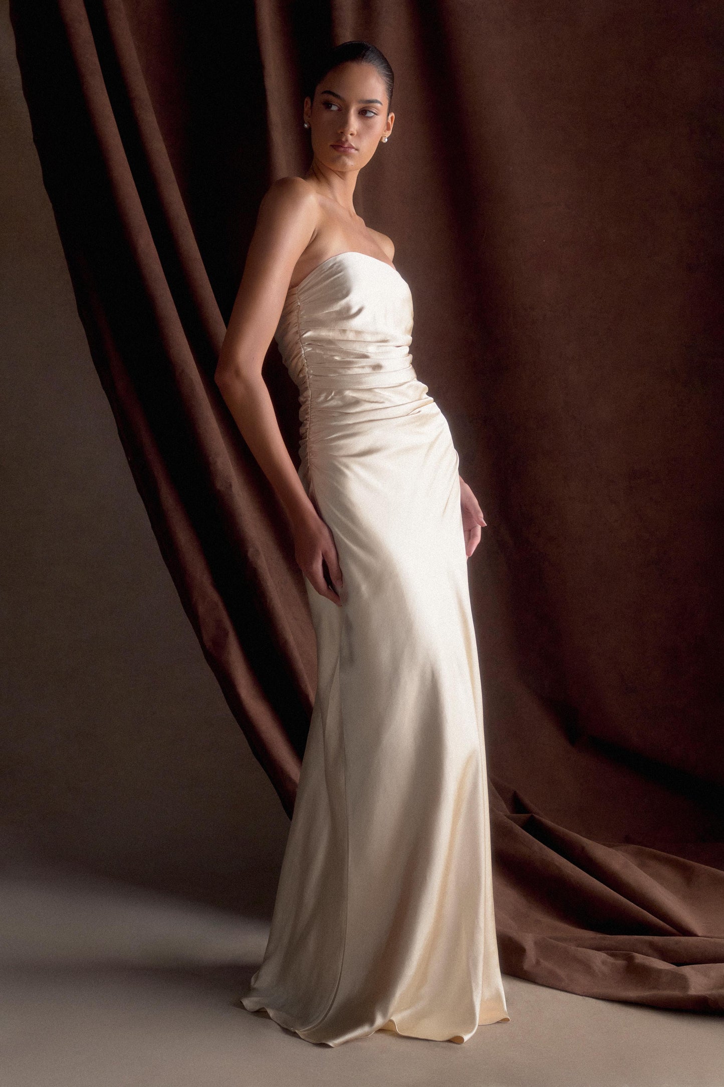 Robe longue satinée sans bretelles Cedar - Or rosé