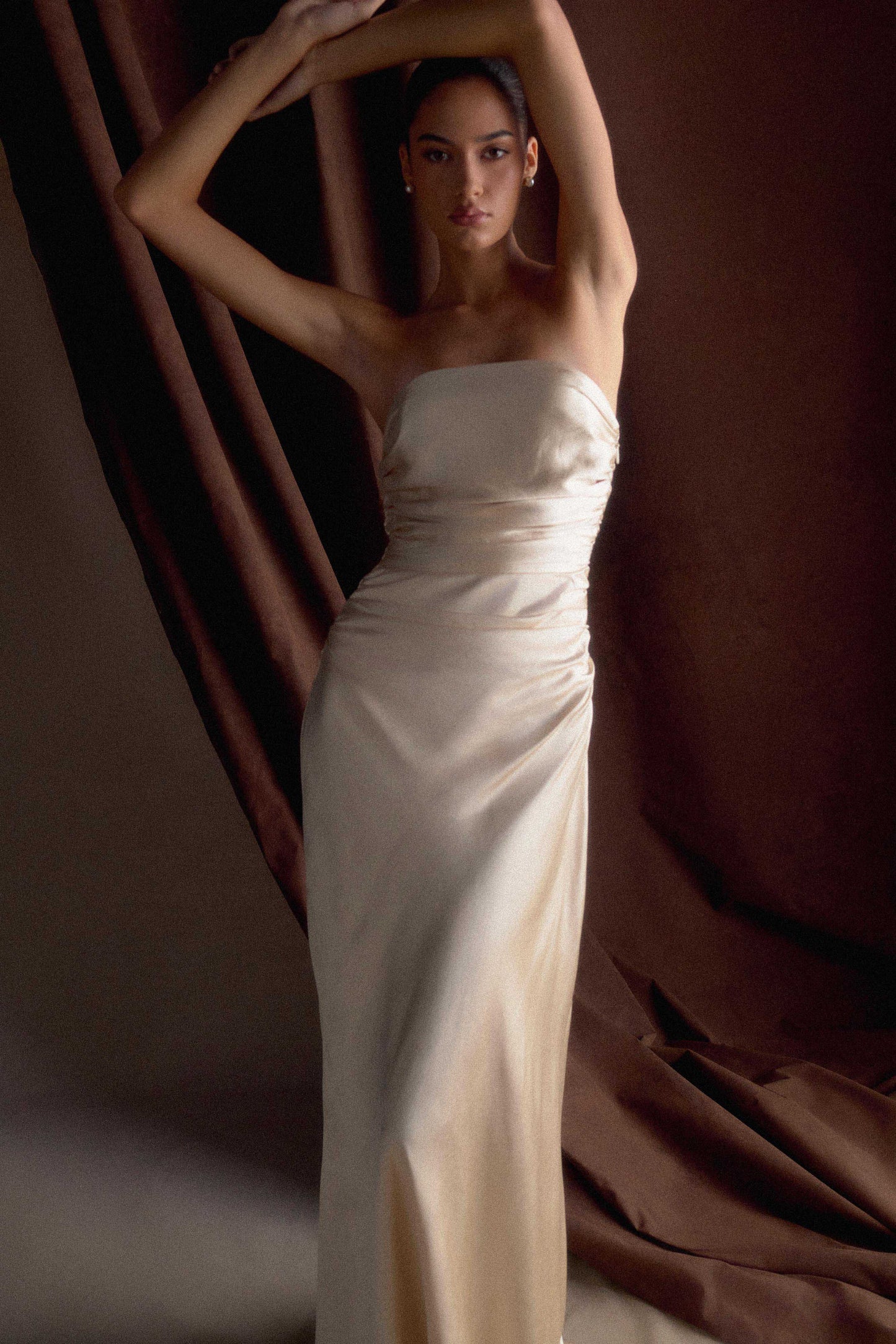 Robe longue satinée sans bretelles Cedar - Or rosé