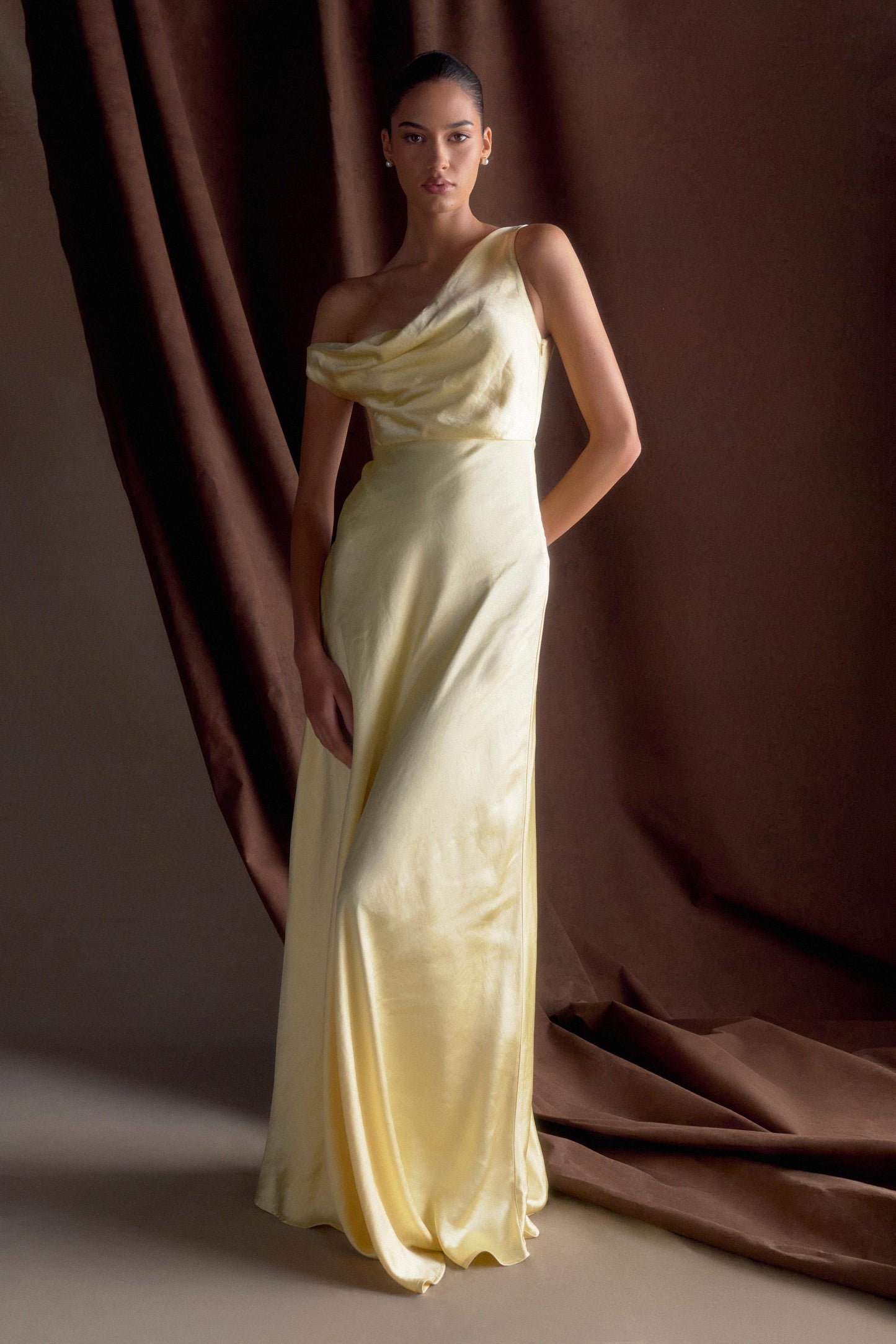 Robe Maxi Jacinta à une épaule - Citron Pastel