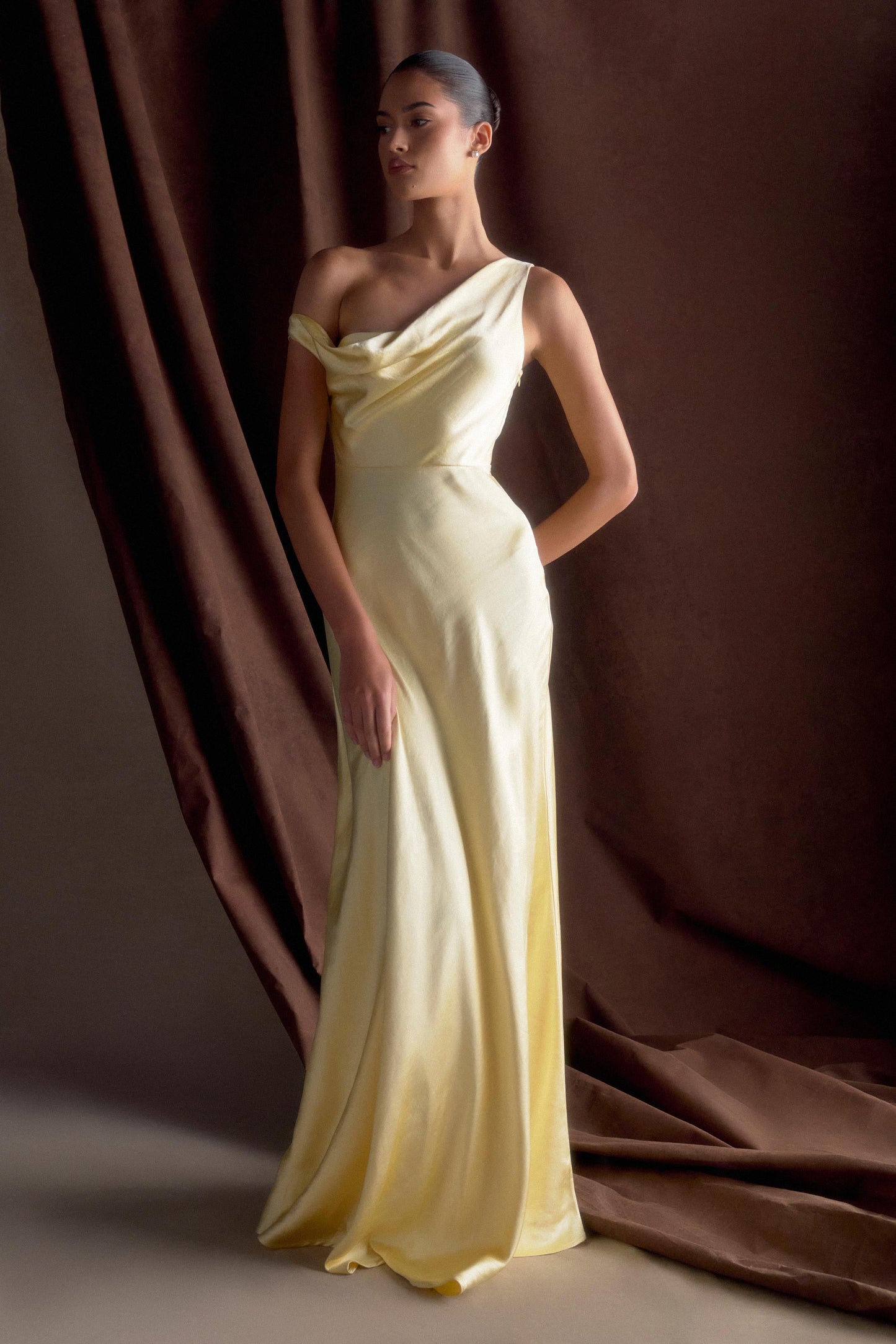 Robe Maxi Jacinta à une épaule - Citron Pastel