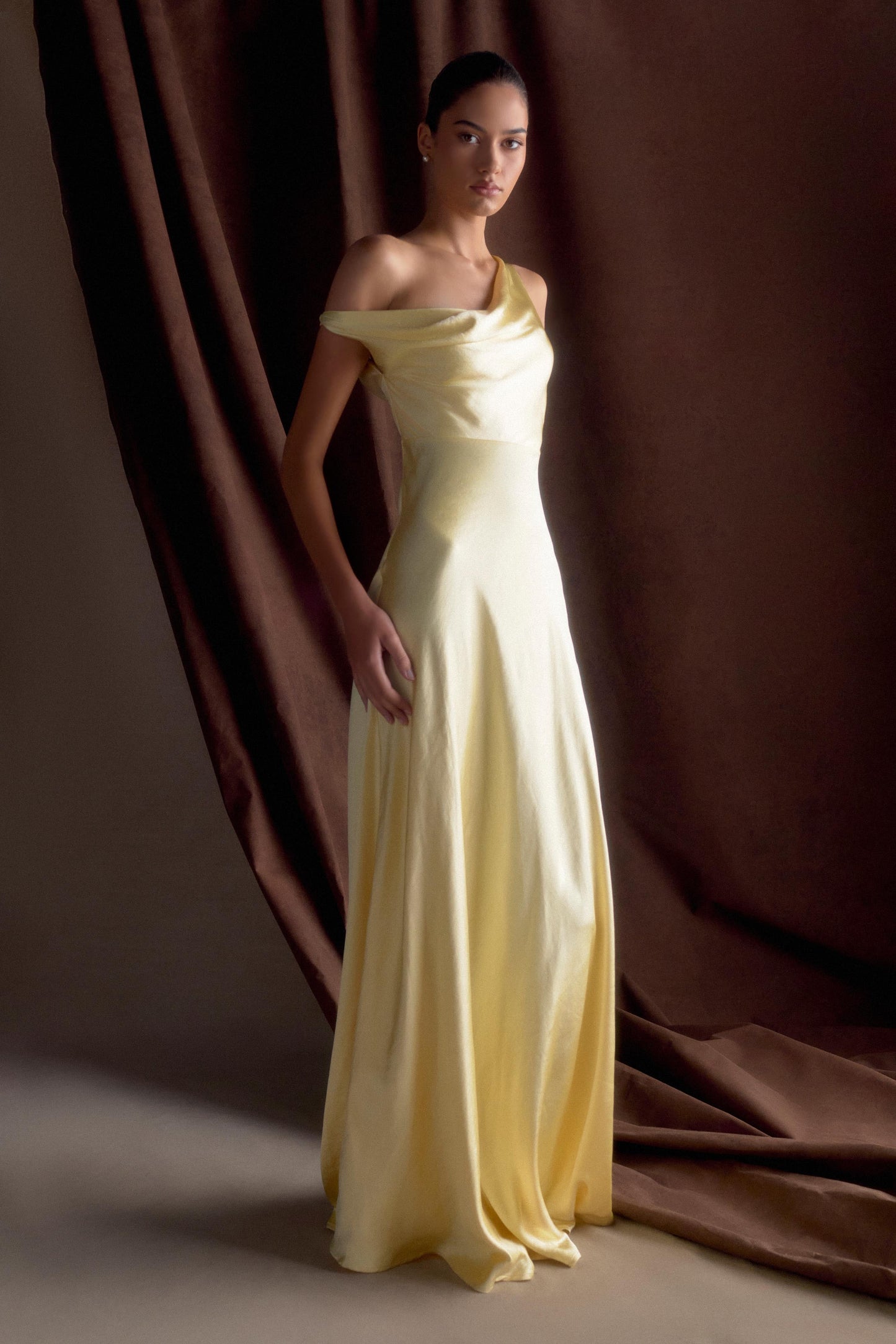 Robe Maxi Jacinta à une épaule - Citron Pastel