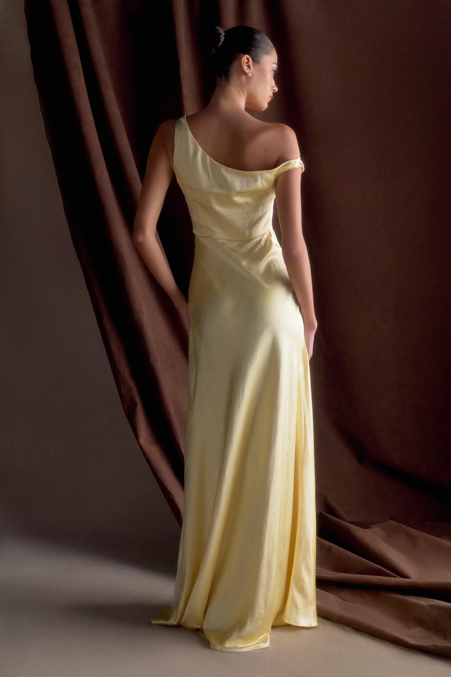 Robe Maxi Jacinta à une épaule - Citron Pastel
