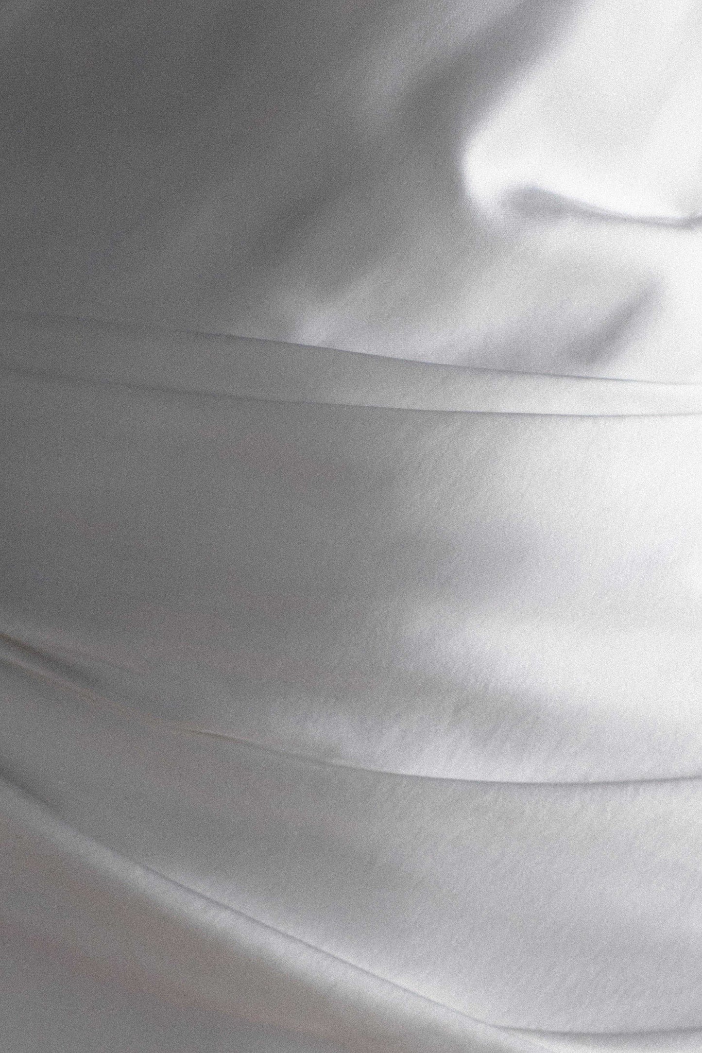 Robe Maxi Iris en Satin à Manches Longues - Blanche